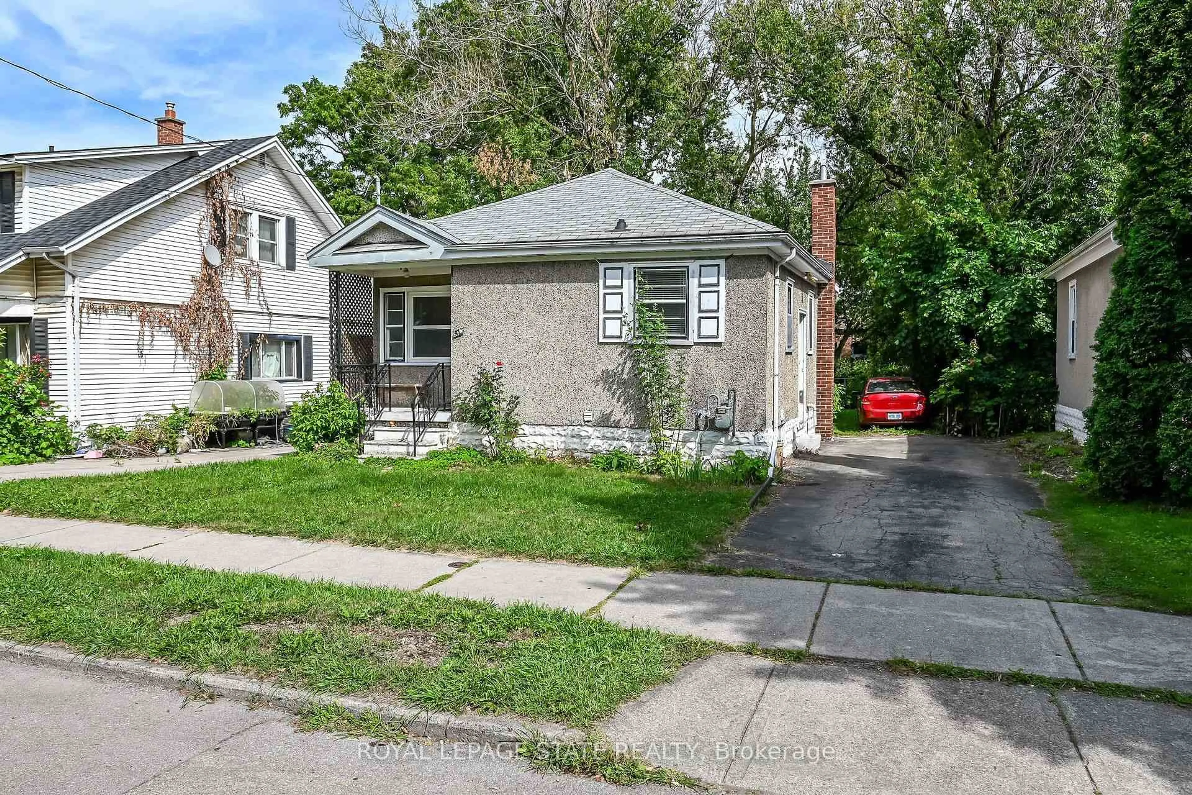 Home with brick exterior material, street for 47 Broadway Ave, Hamilton Ontario L8S 2V6