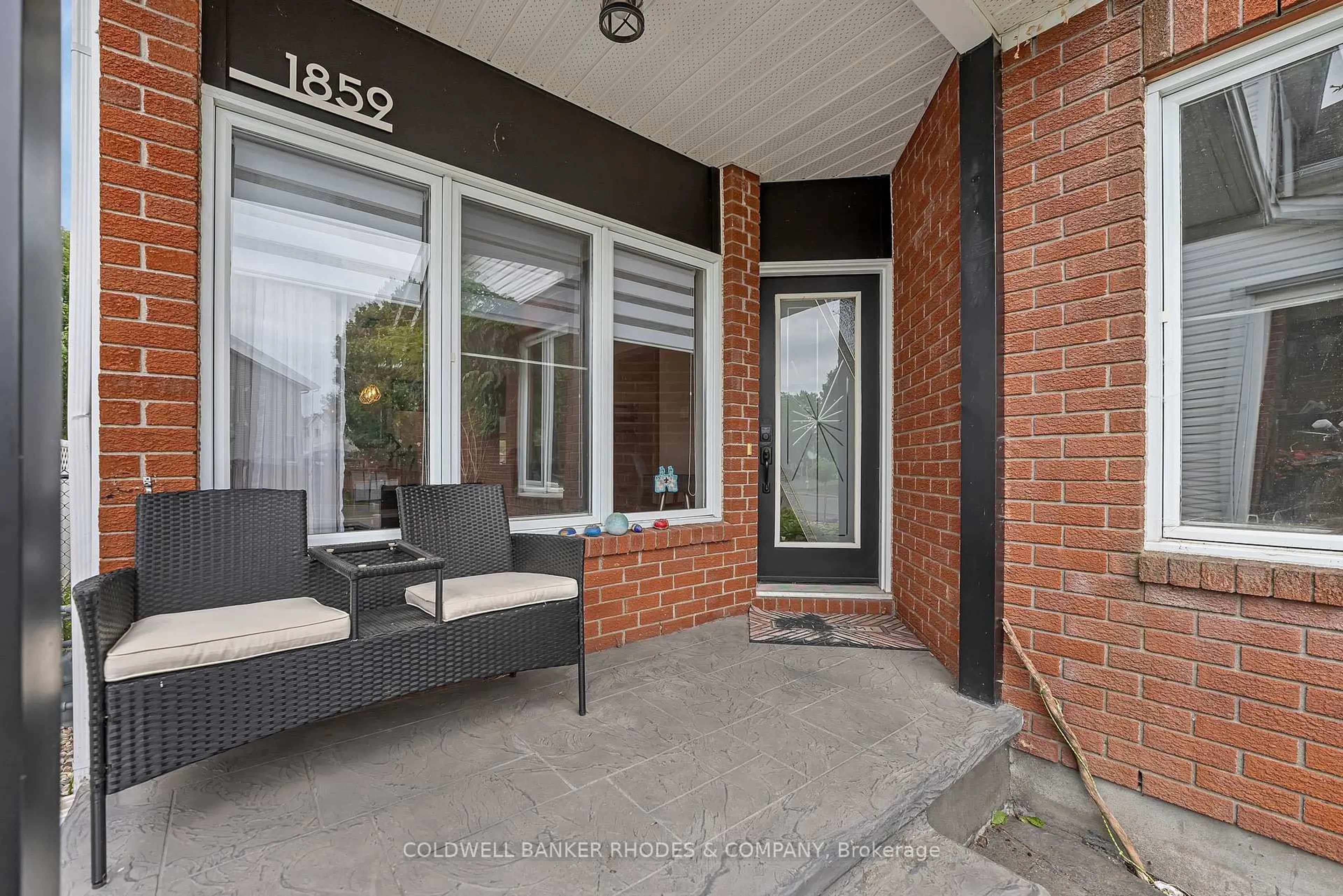 Patio, street for 1859 Hennessy Cres, Ottawa Ontario K4A 3X8
