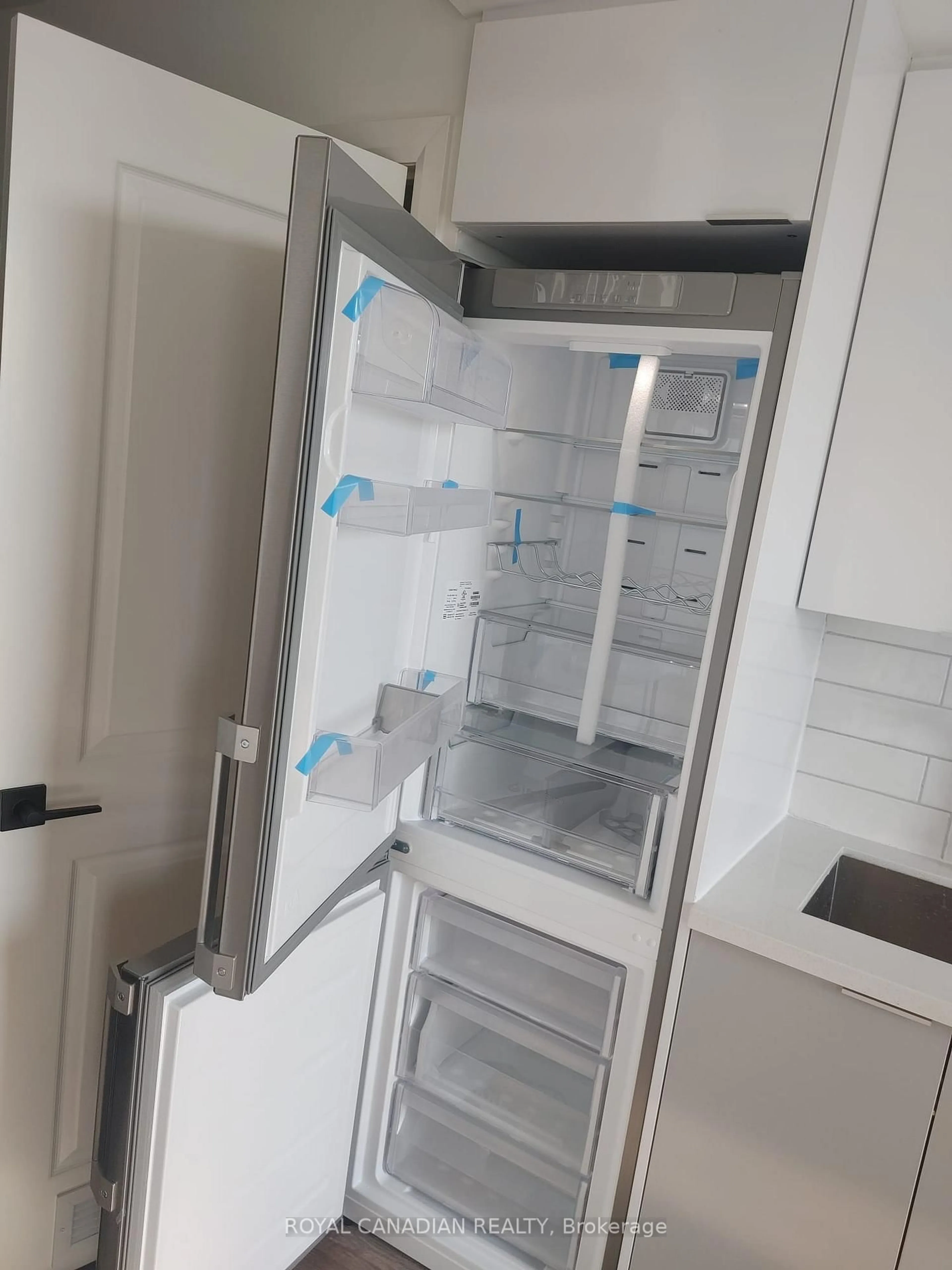 Standard kitchen, floor is not visible for 7 Erie Ave #506, Brantford Ontario N3S 0K5