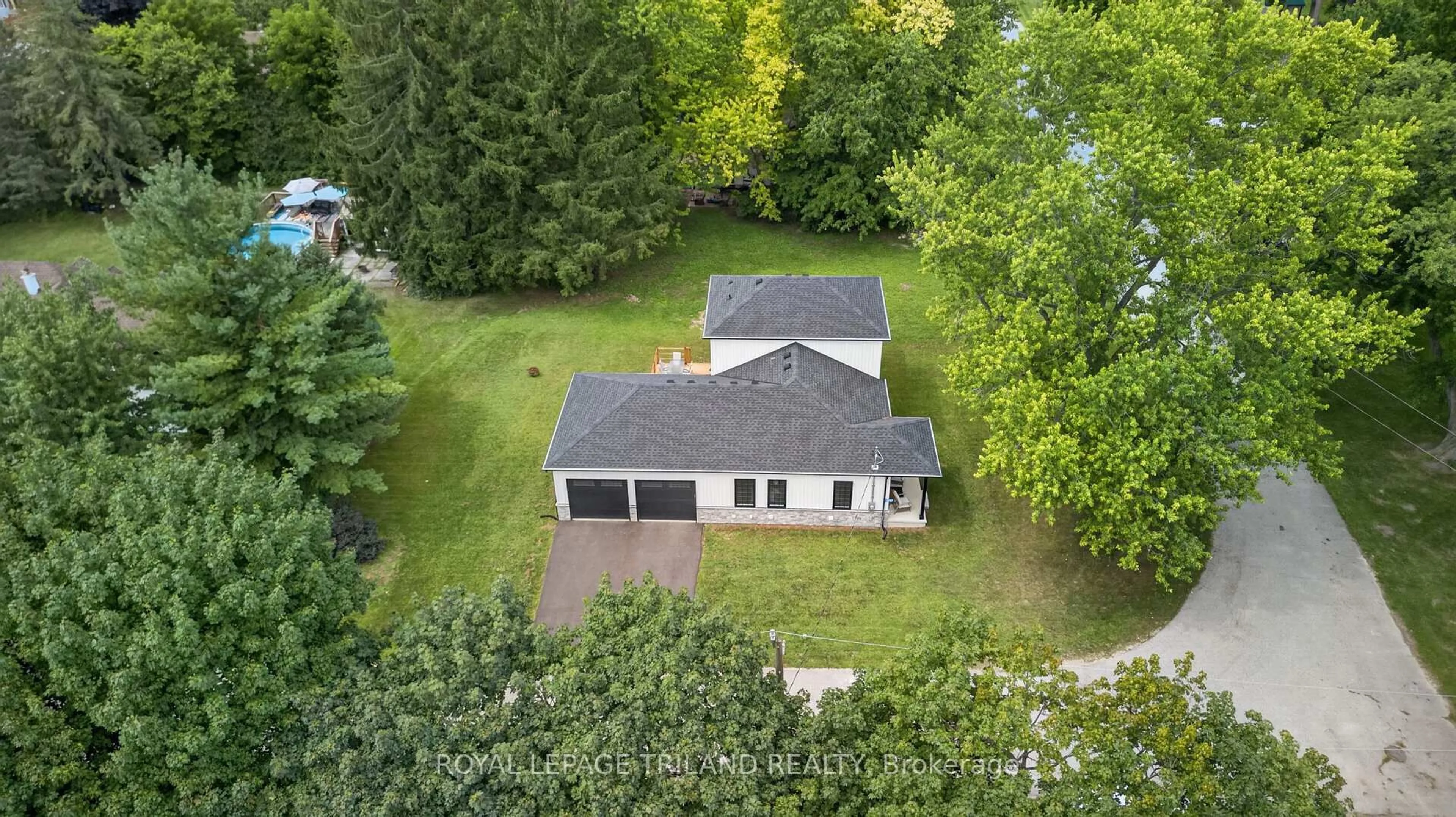 A pic from outside/outdoor area/front of a property/back of a property/a pic from drone, unknown for 4397 Mill Cres, North Middlesex Ontario N0M 1A0