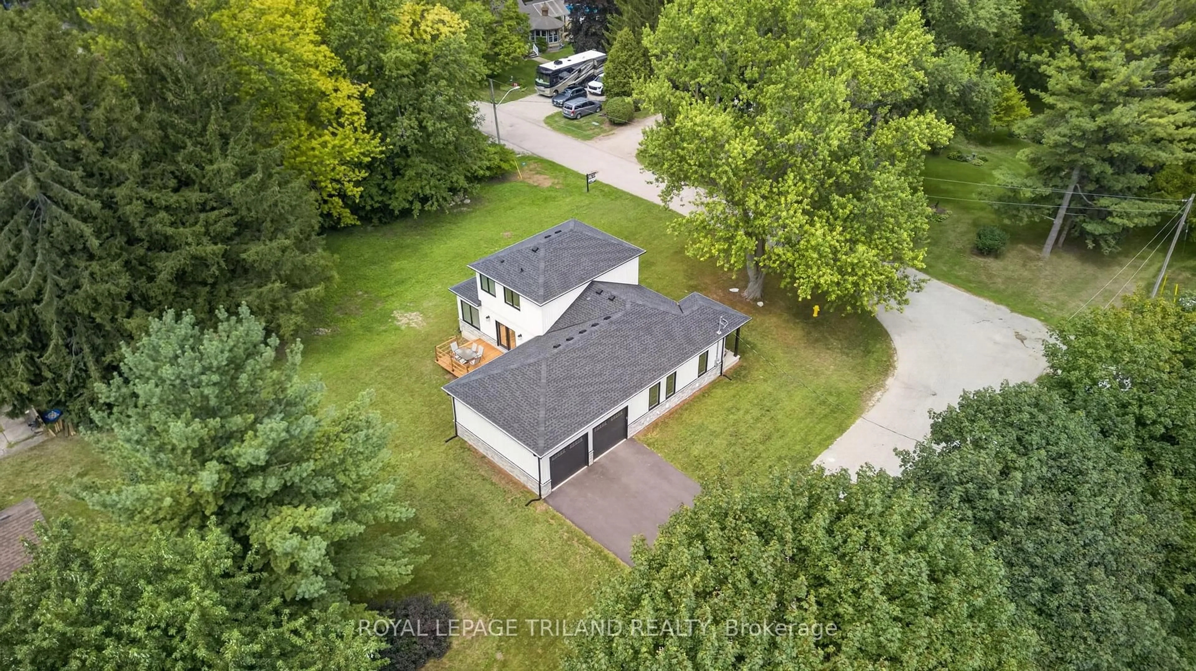 A pic from outside/outdoor area/front of a property/back of a property/a pic from drone, street for 4397 Mill Cres, North Middlesex Ontario N0M 1A0