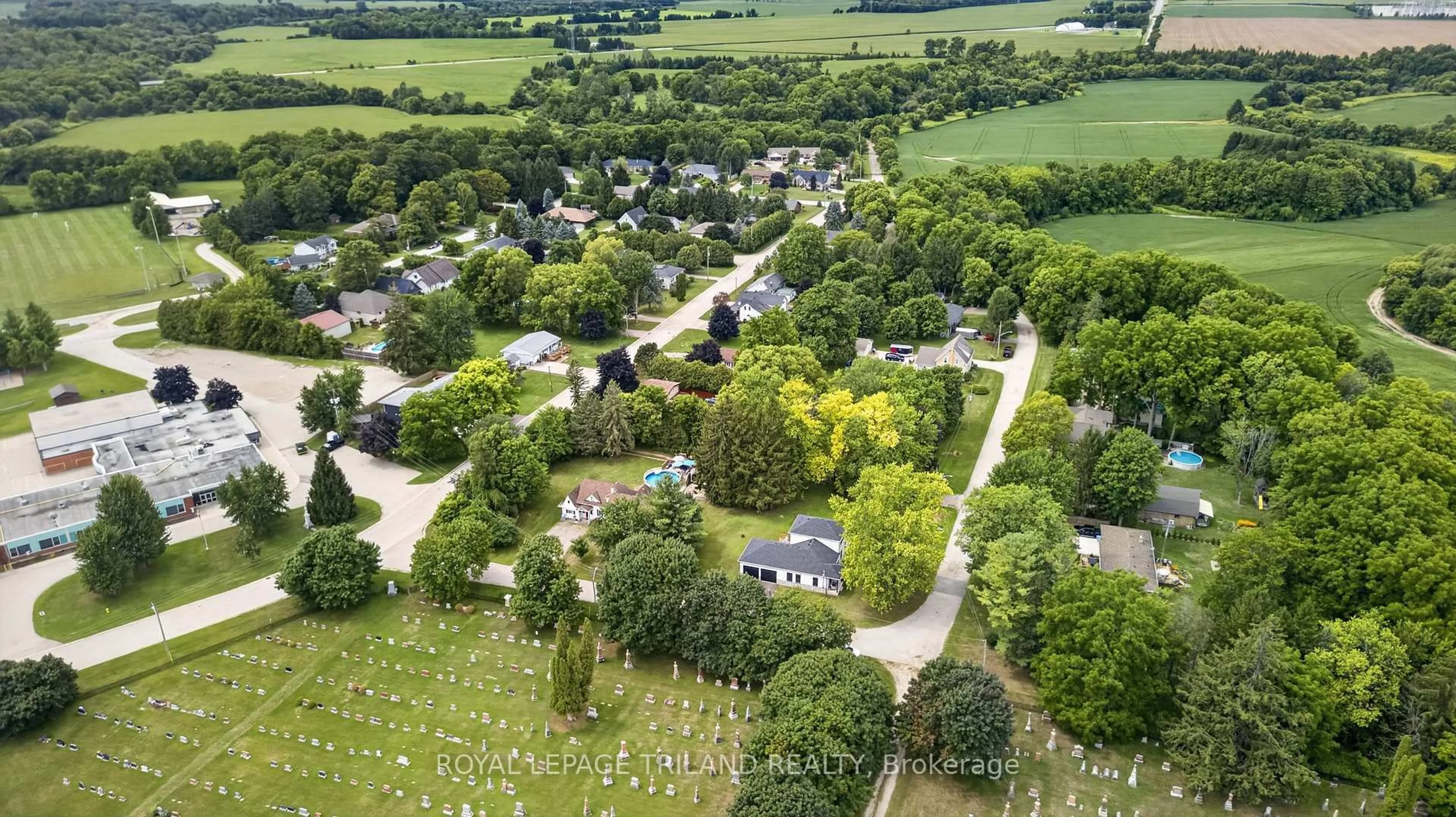 A pic from outside/outdoor area/front of a property/back of a property/a pic from drone, street for 4397 Mill Cres, North Middlesex Ontario N0M 1A0