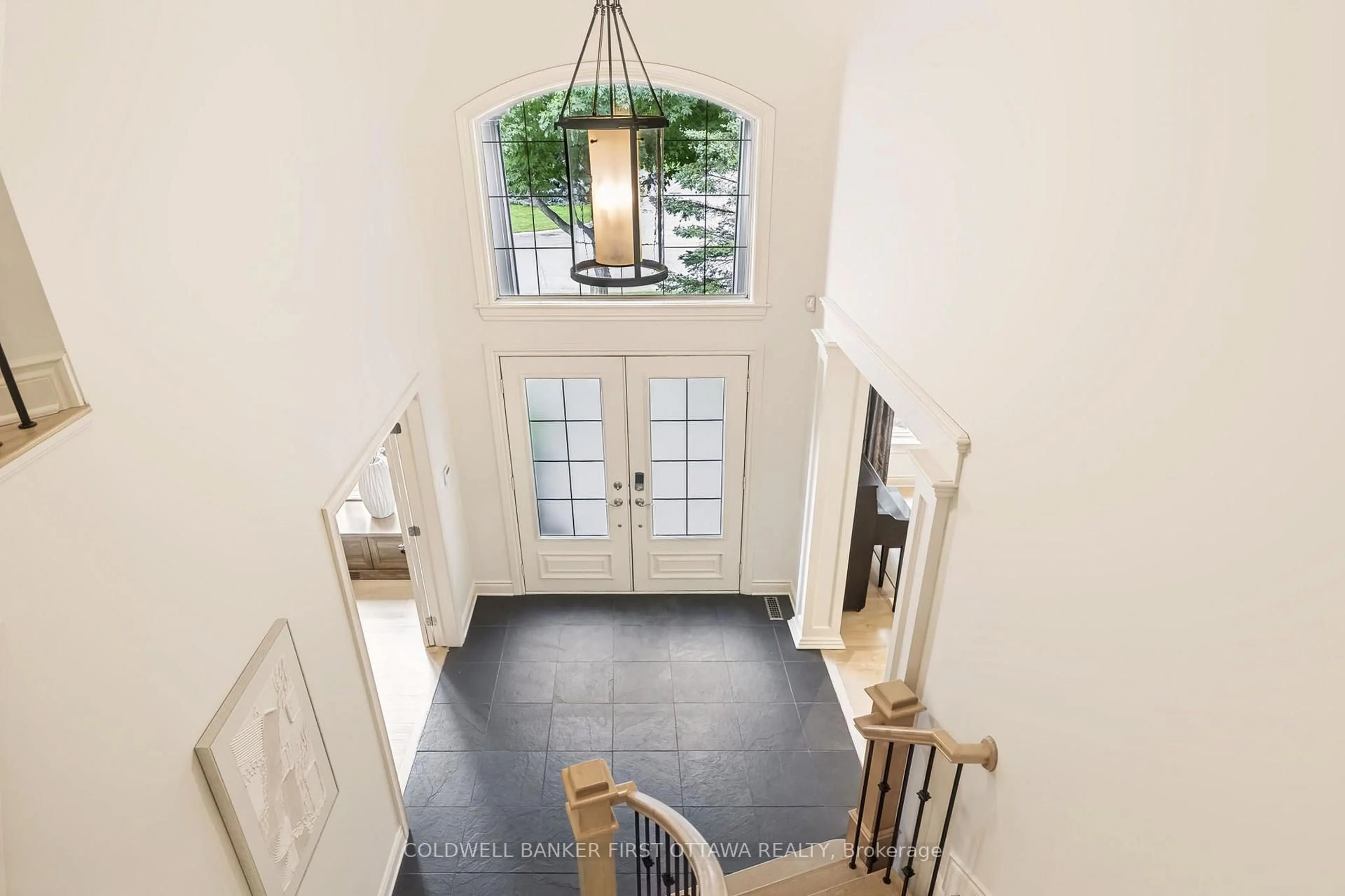 Indoor entryway for 48 BERT G ARGUE Dr, Stittsville Ontario K2S 2H2