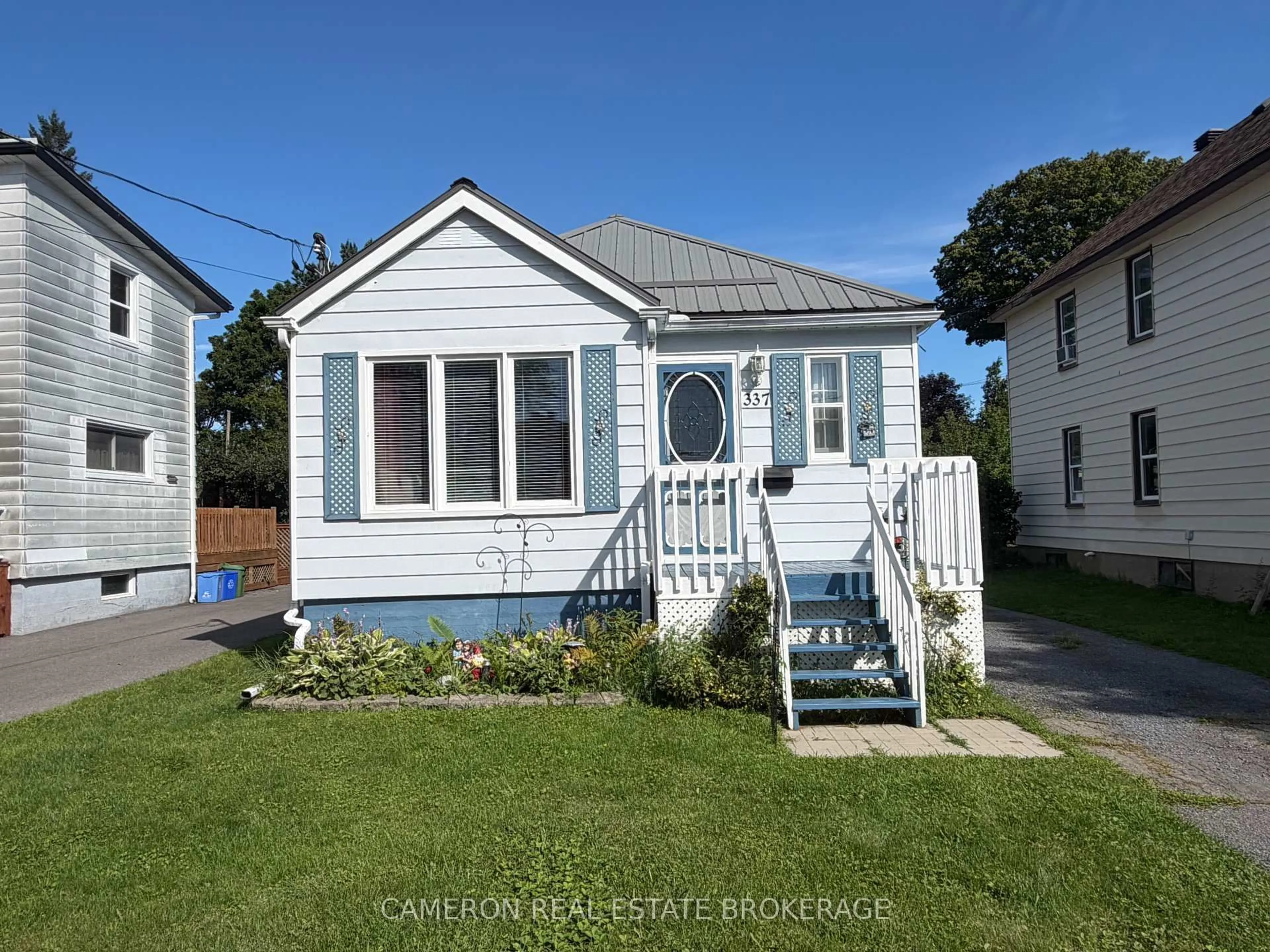 Home with vinyl exterior material, street for 337 Fifth St East St, Cornwall Ontario K6H 2L9