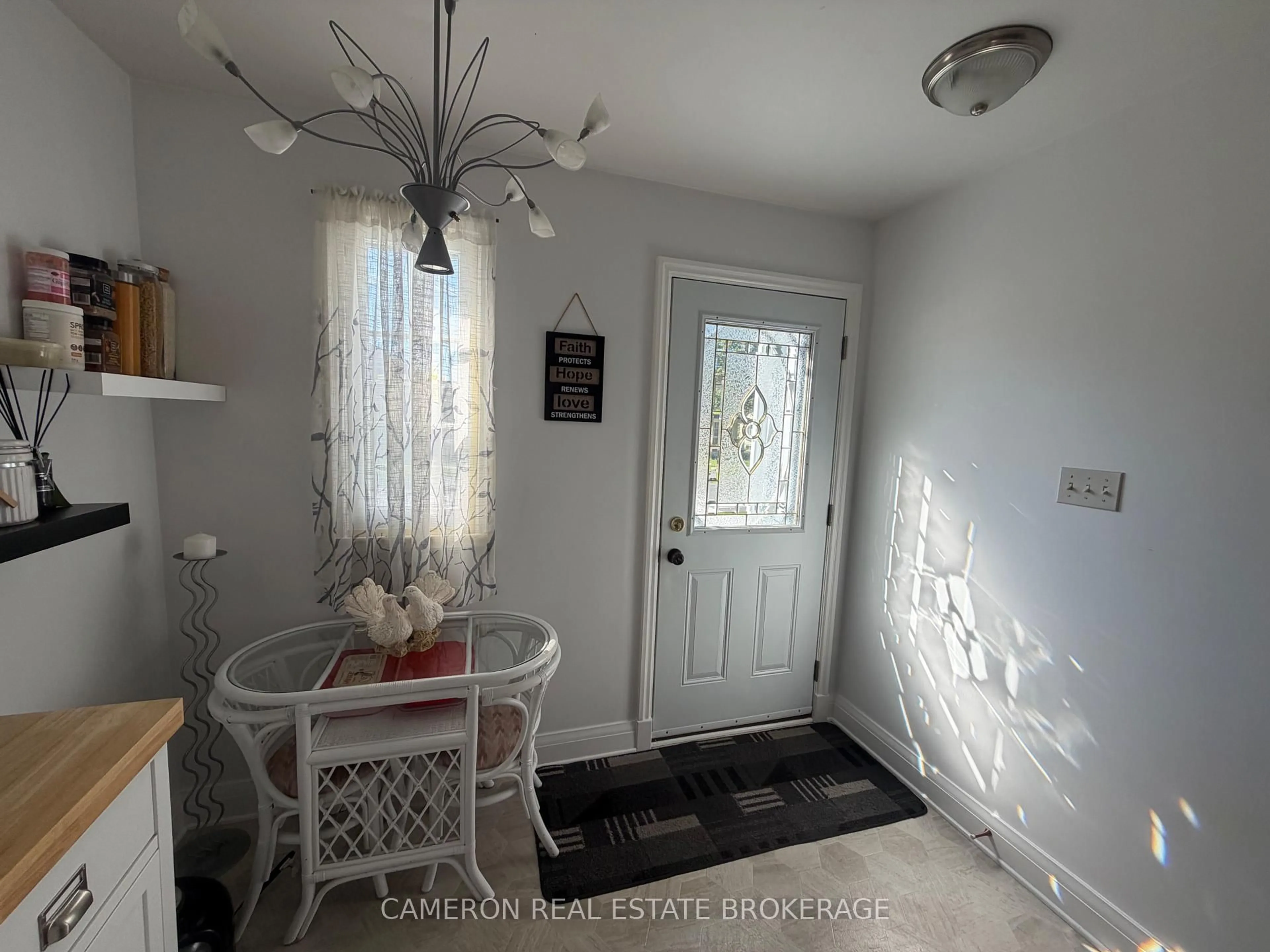 Indoor entryway for 337 Fifth St East St, Cornwall Ontario K6H 2L9