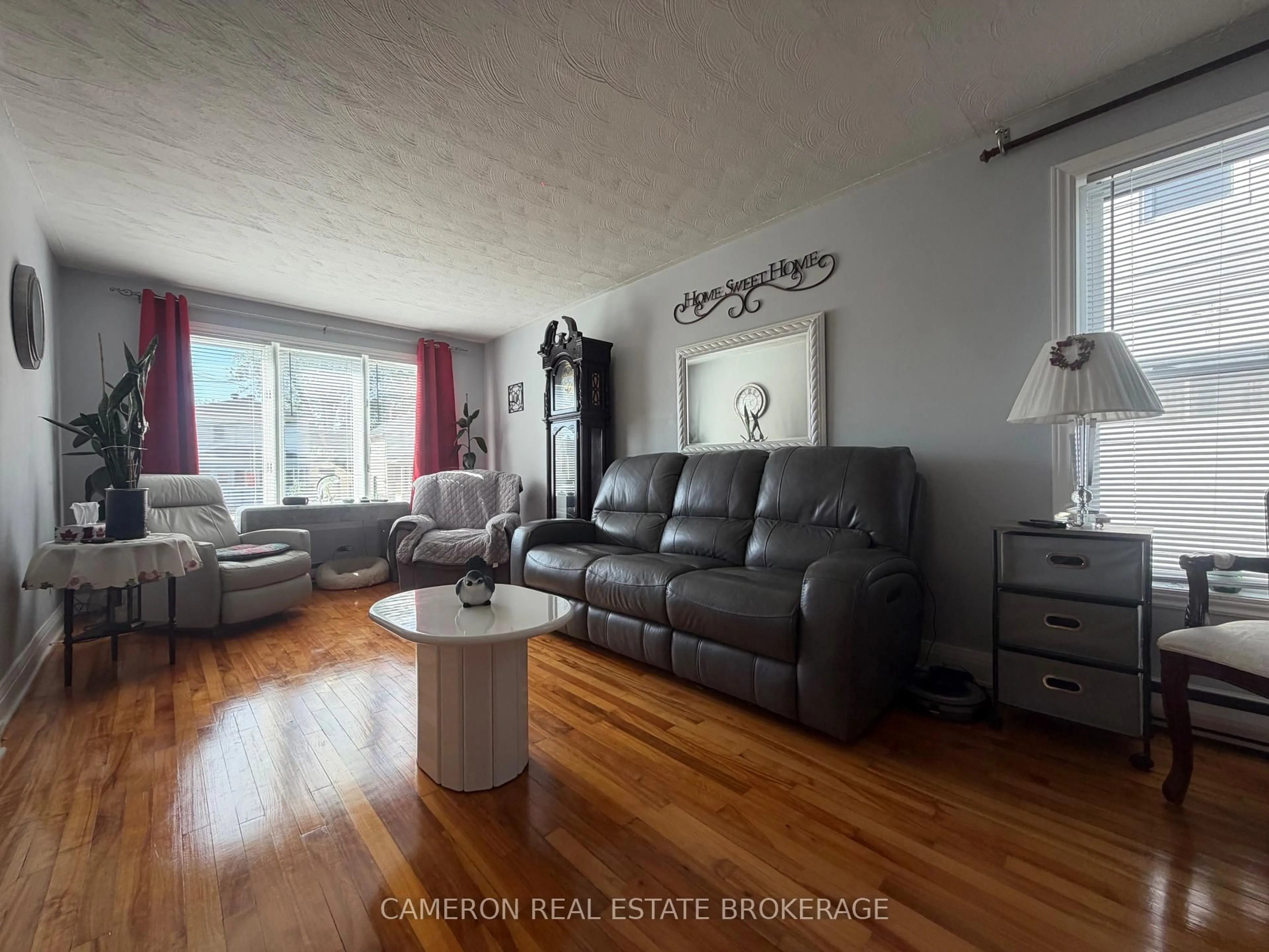 Living room with furniture, wood/laminate floor for 337 Fifth St East St, Cornwall Ontario K6H 2L9