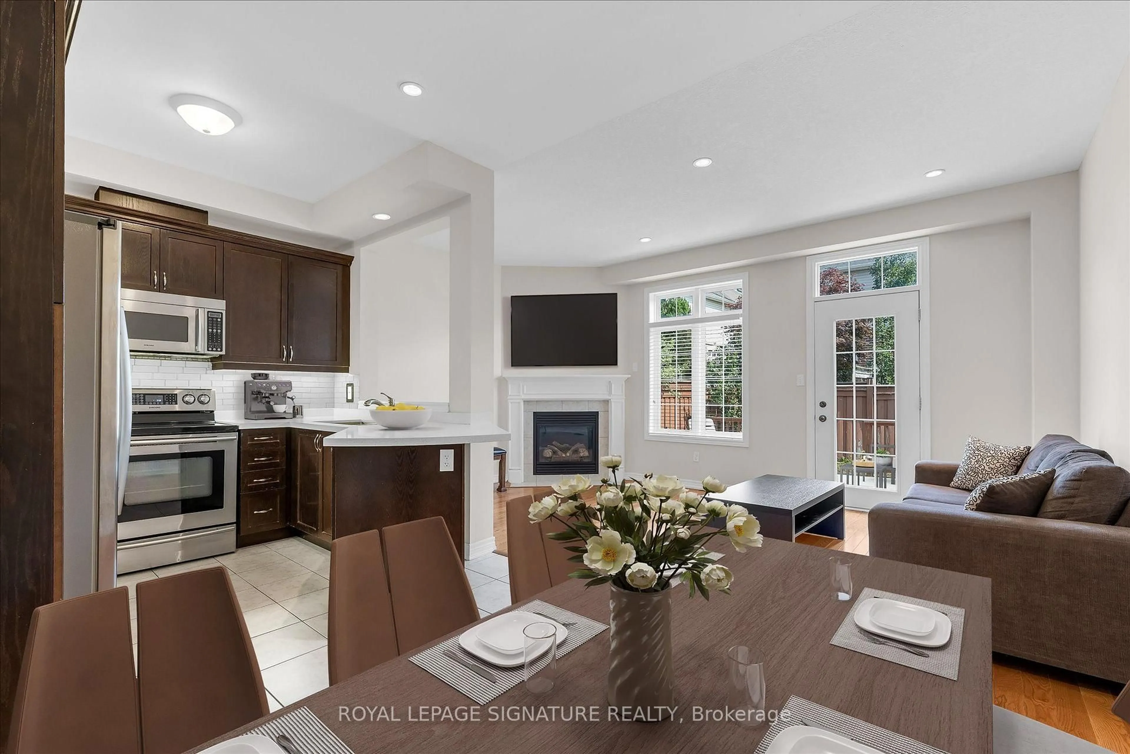 Open concept kitchen, ceramic/tile floor for 33 Browview Dr, Hamilton Ontario L8B 0L4