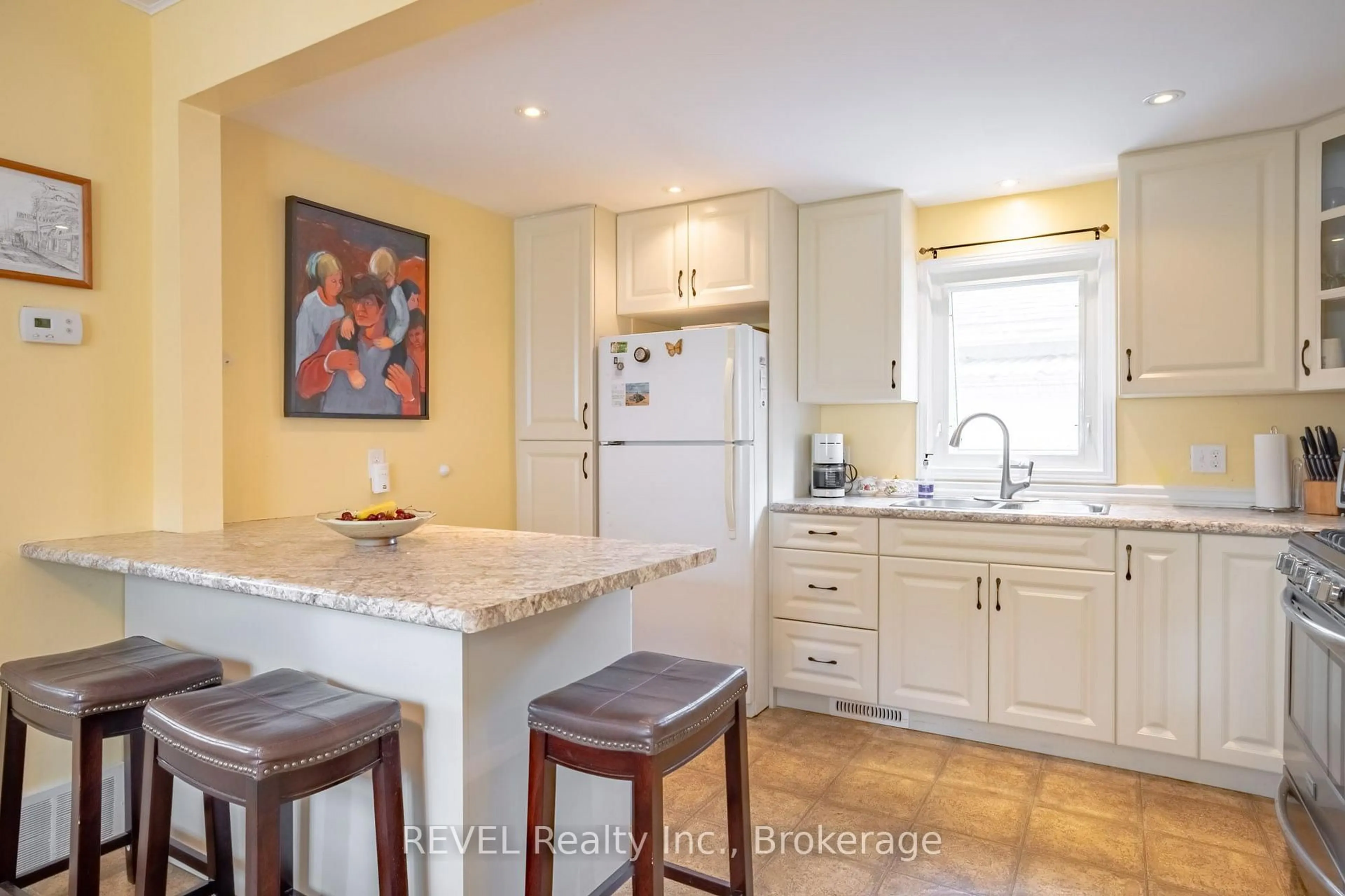 Open concept kitchen, ceramic/tile floor for 692 Lakeshore Rd, Fort Erie Ontario L2A 1C1