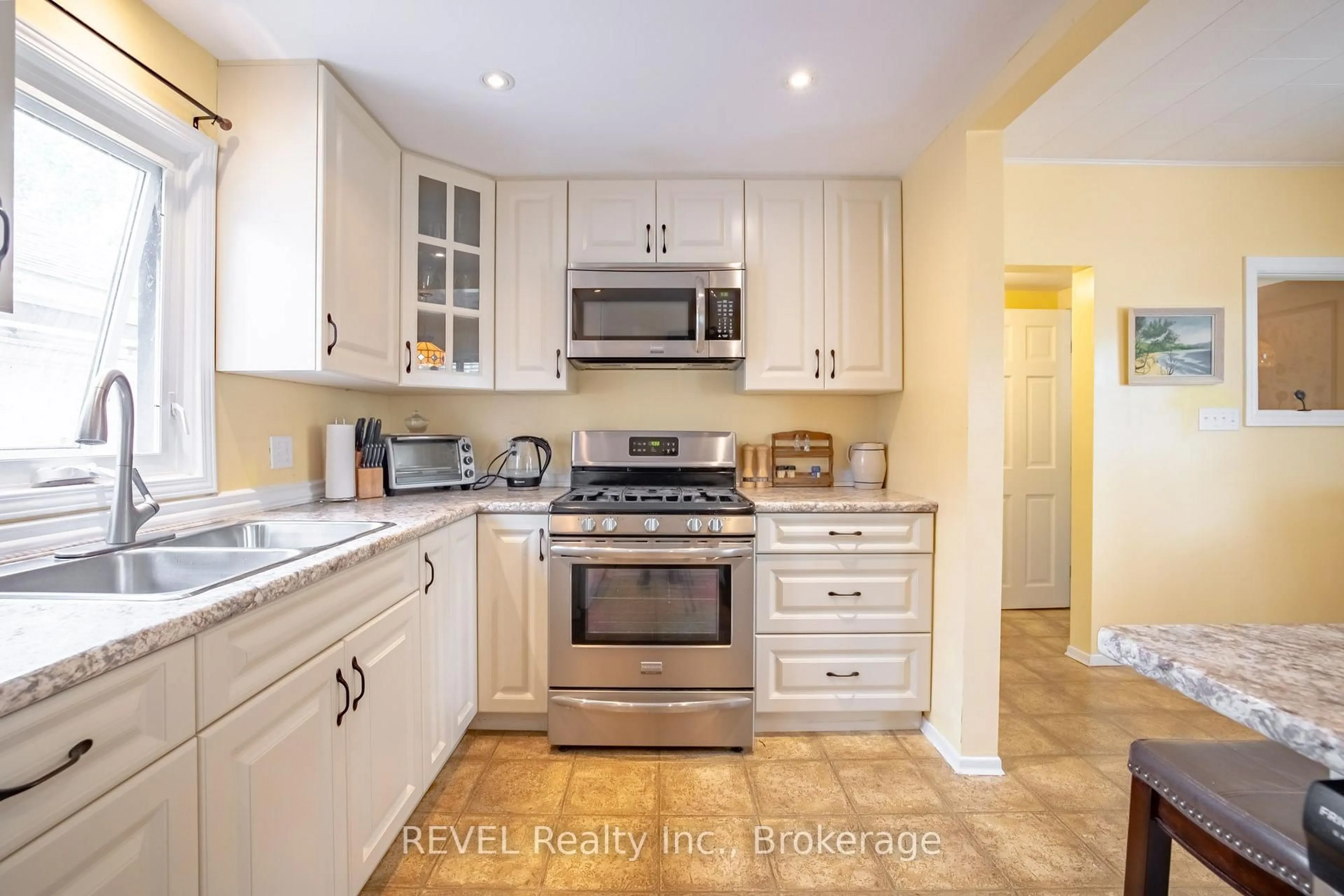 Standard kitchen, unknown for 692 Lakeshore Rd, Fort Erie Ontario L2A 1C1