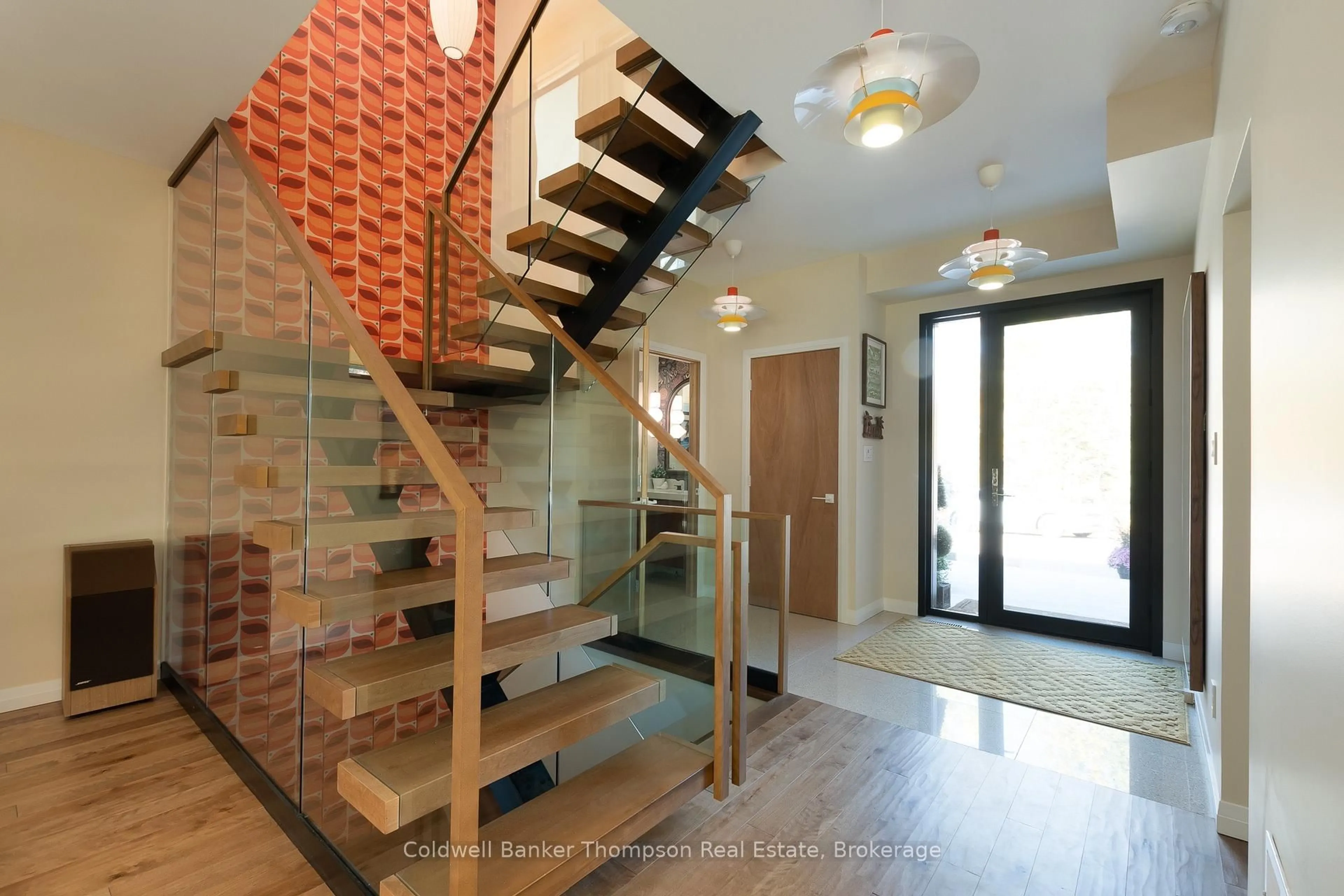 Indoor foyer for 649 Skyhills Rd, Huntsville Ontario P1H 2N5