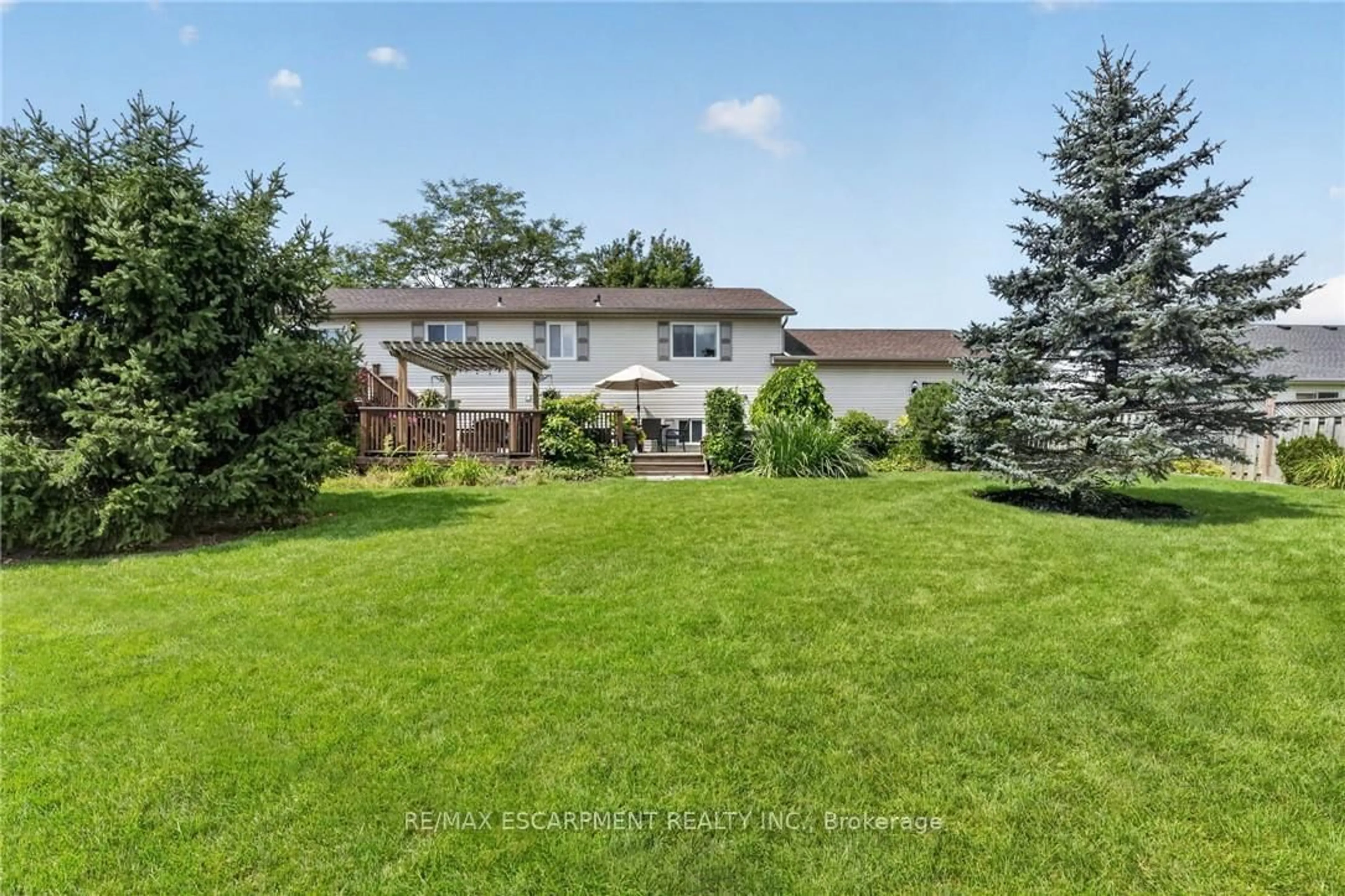 A pic from outside/outdoor area/front of a property/back of a property/a pic from drone, unknown for 2483 Shurie Rd, West Lincoln Ontario L0R 2A0