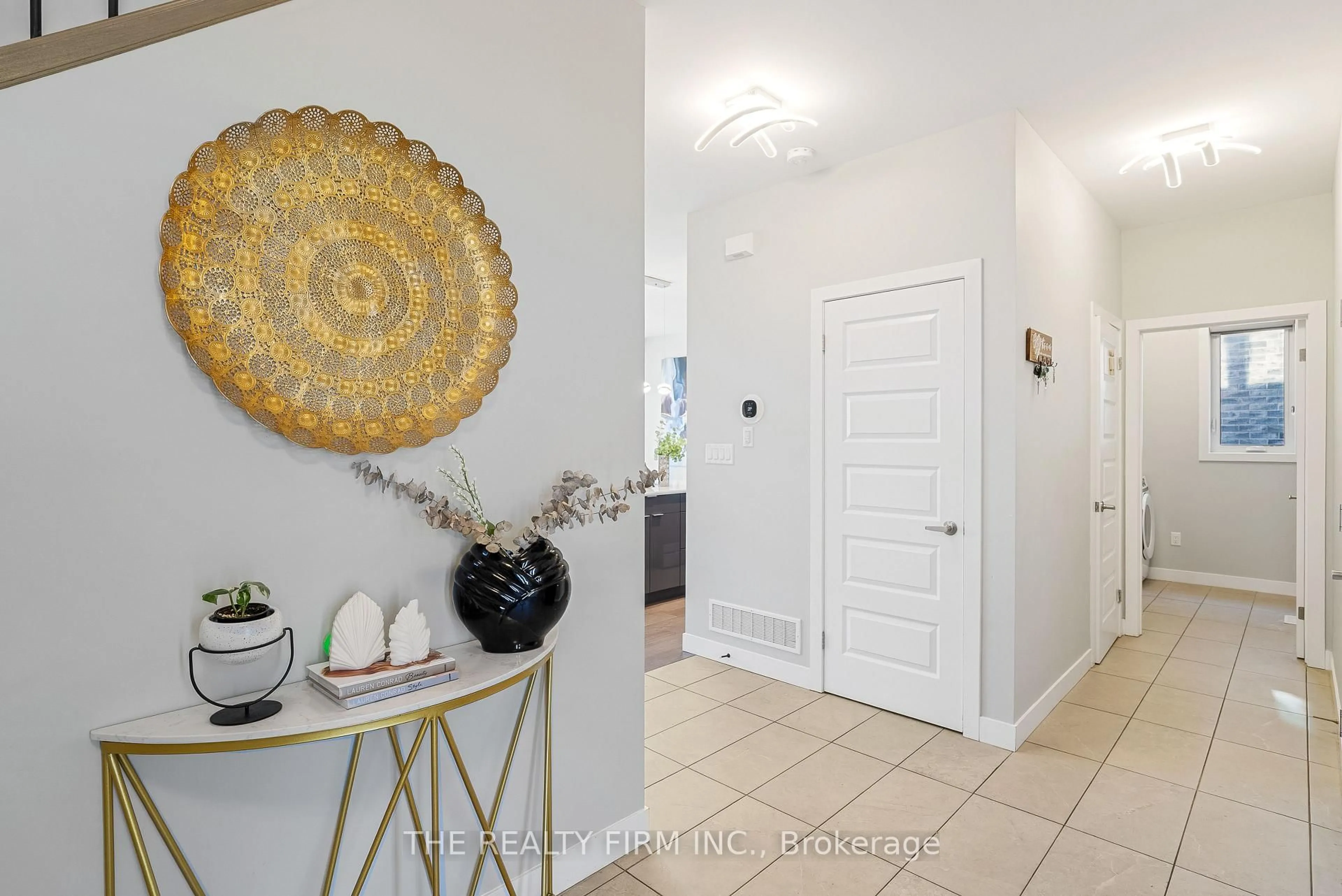 Indoor entryway for 1742 Applerock Ave, London North Ontario N6G 0X7