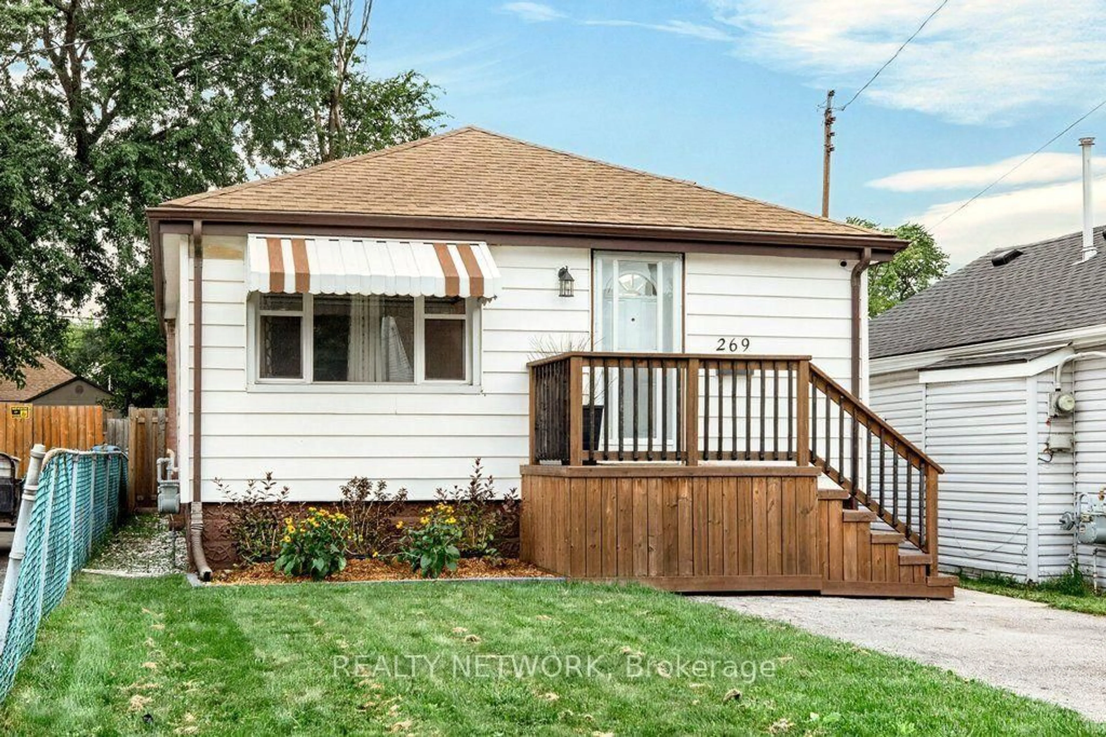 Home with vinyl exterior material, street for 269 Tolton Ave, Hamilton Ontario L8H 5P4