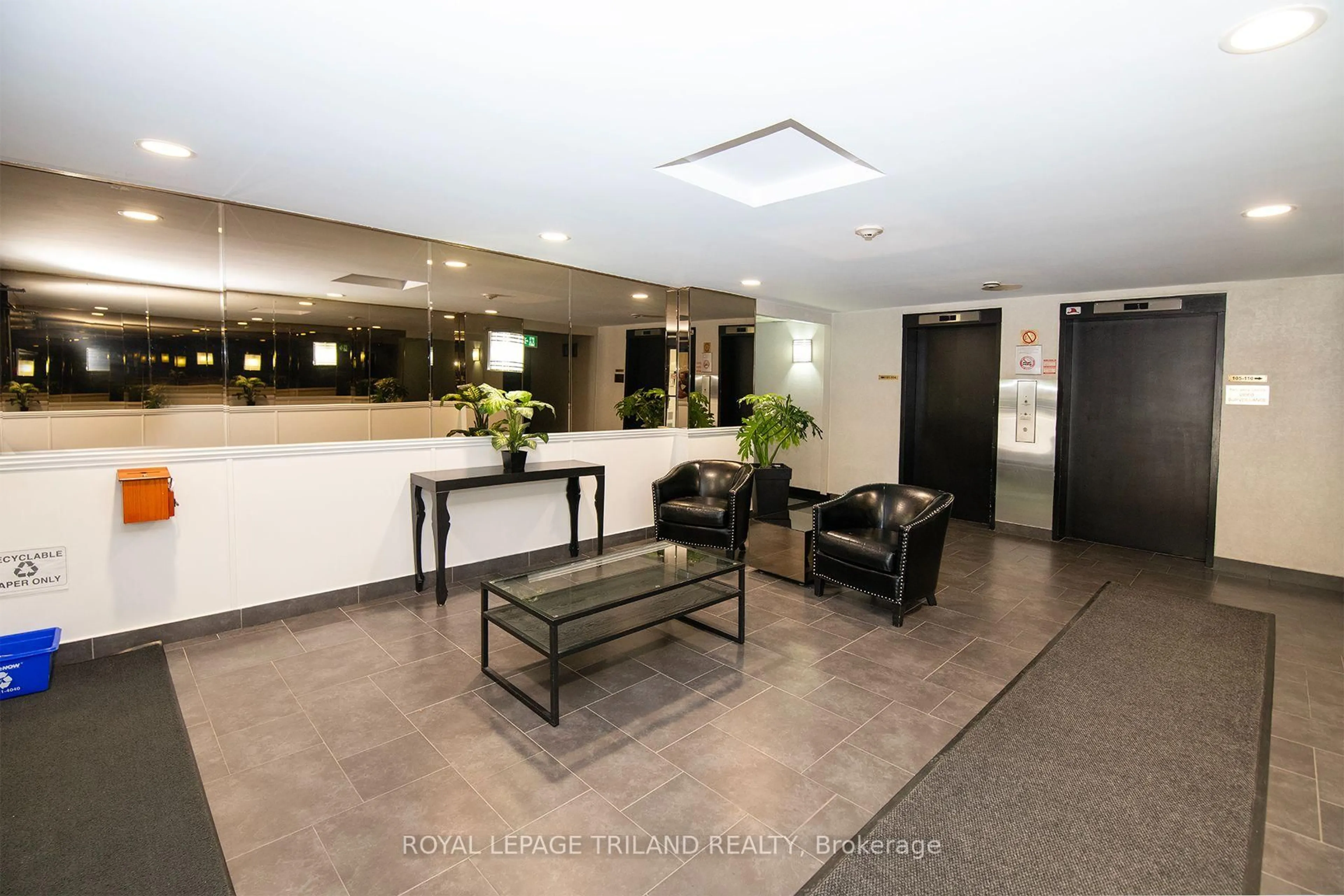 Lobby for 135 Base Line Rd #507, London South Ontario N6J 4W4