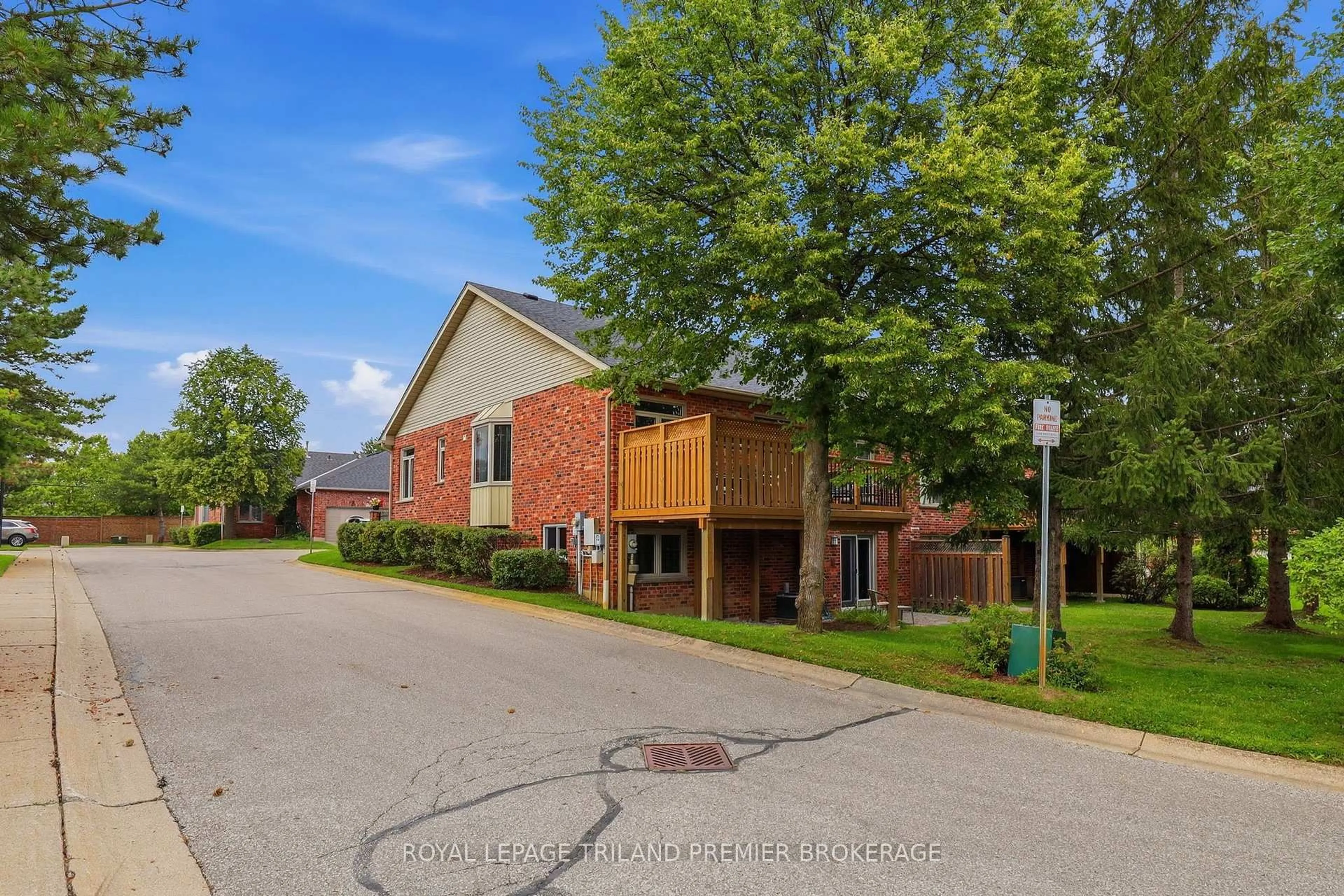 Home with brick exterior material, street for 400 Ambleside Dr #31, London North Ontario N6G 4Y7