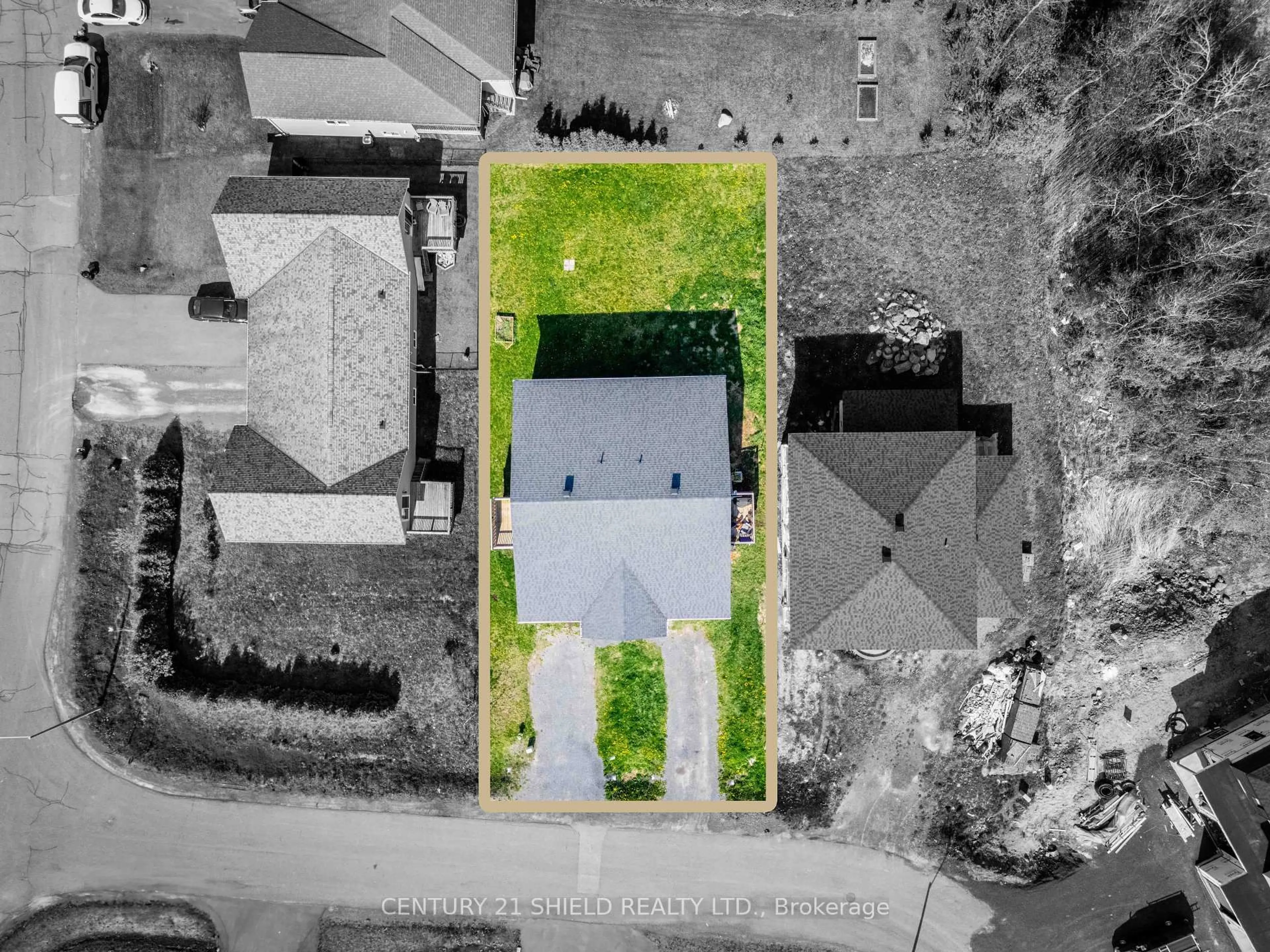 A pic from outside/outdoor area/front of a property/back of a property/a pic from drone, street for 6373 Monument Way, South Glengarry Ontario K0C 2C0