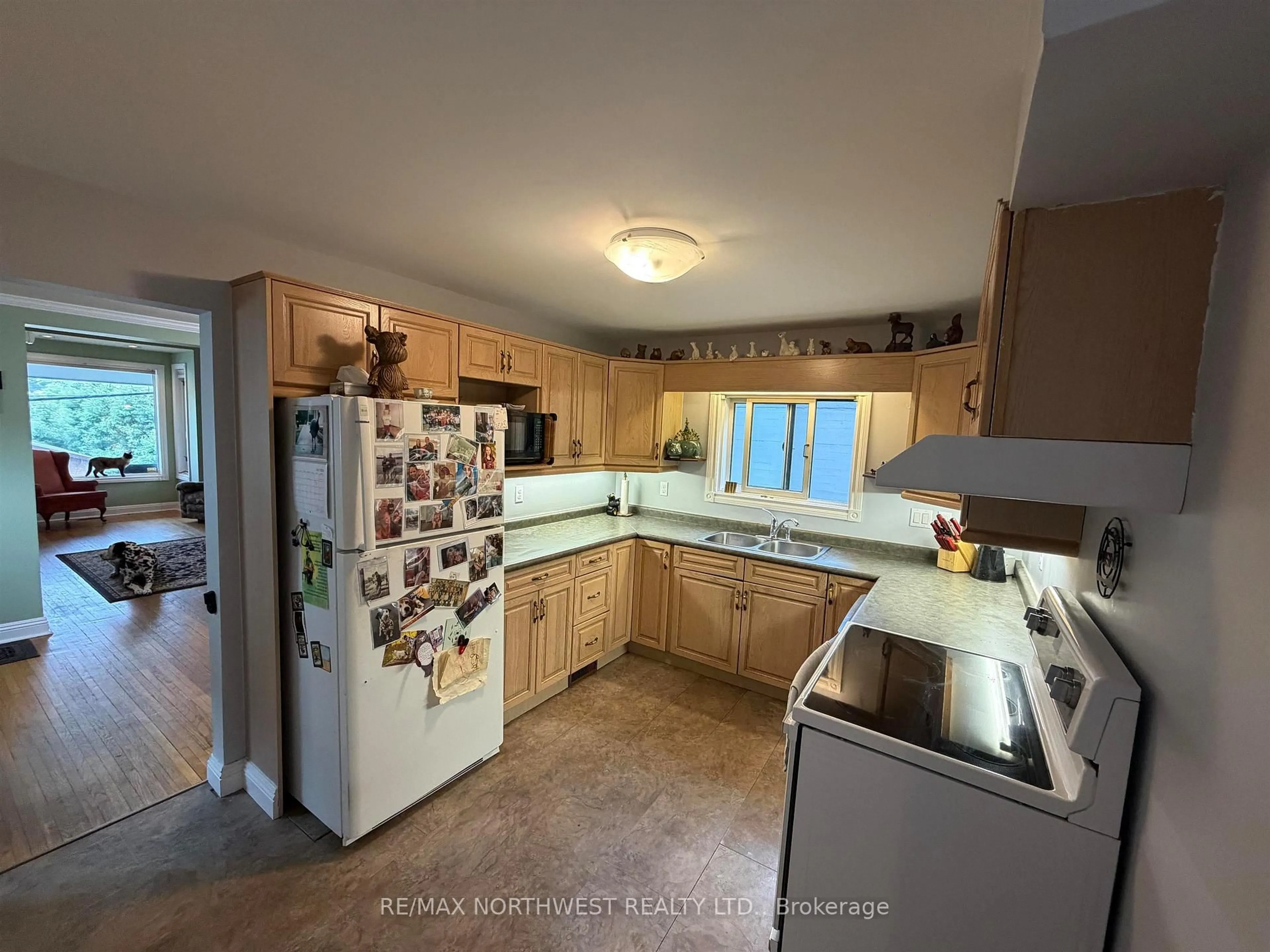 Standard kitchen, ceramic/tile floor for 512 Third Street South, Kenora Ontario P9N 1J3