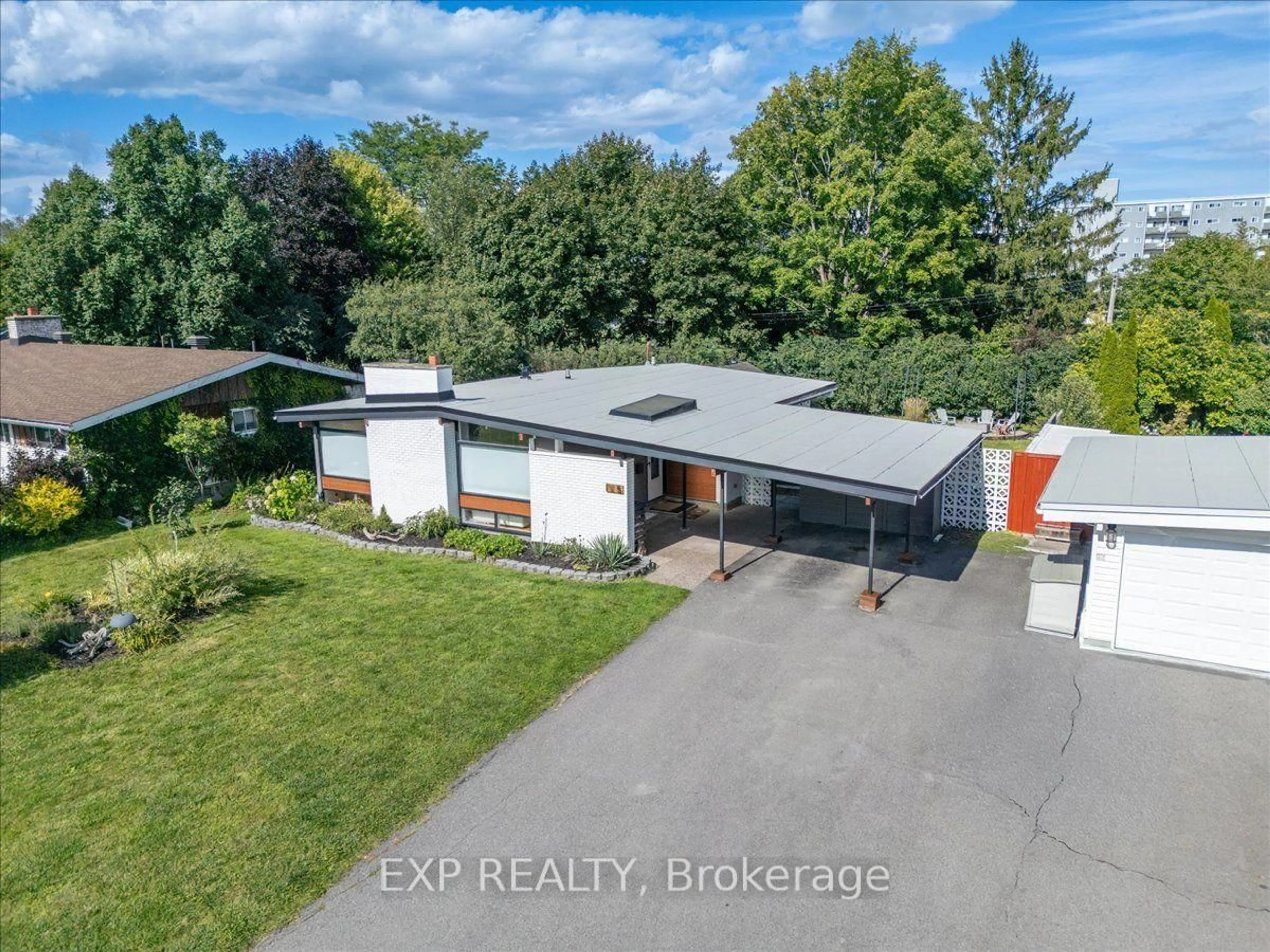 A pic from outside/outdoor area/front of a property/back of a property/a pic from drone, building for 5 Beliveau St, Ottawa Ontario K2E 5L2