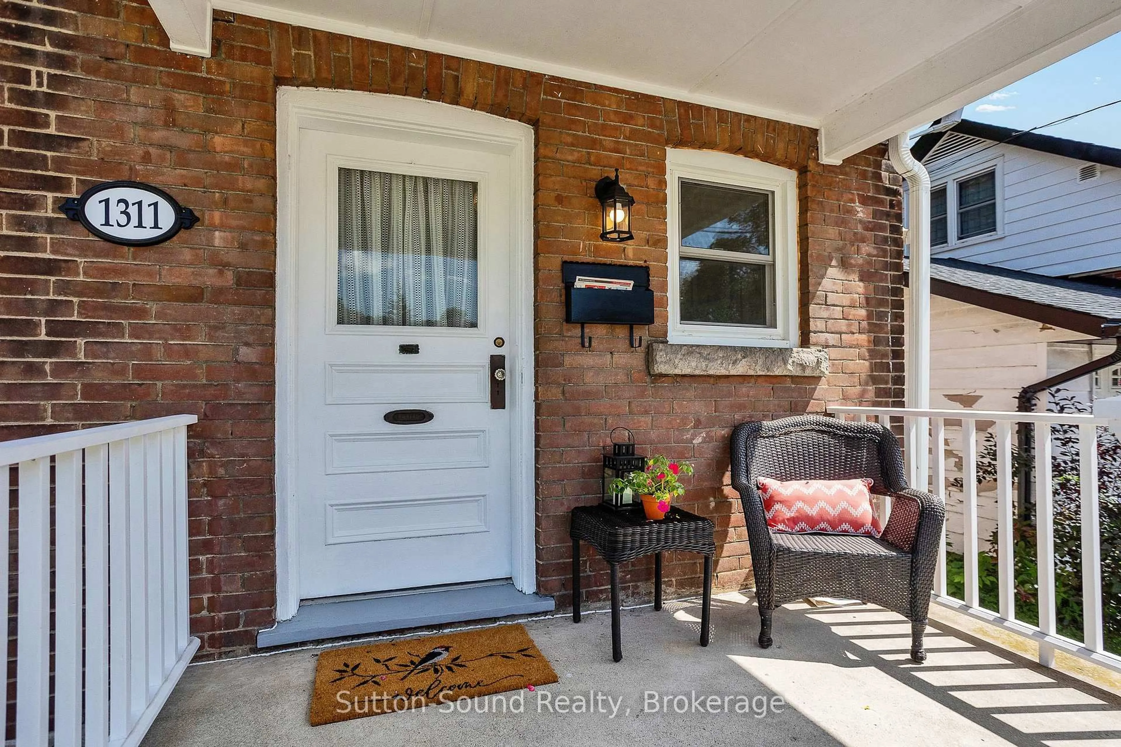 Indoor entryway for 1311 4th Ave West Ave, Owen Sound Ontario N4K 4W9