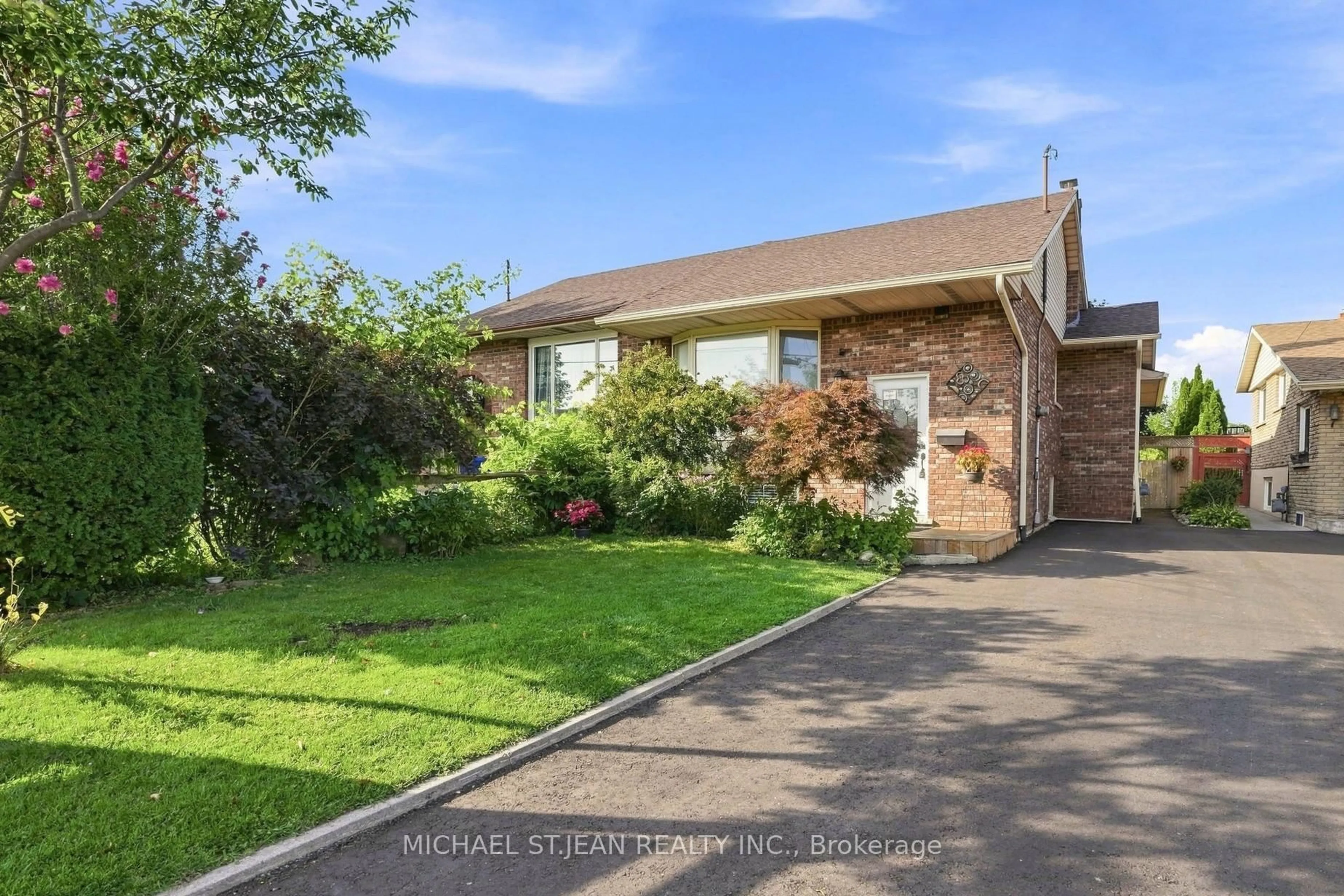 A pic from outside/outdoor area/front of a property/back of a property/a pic from drone, street for 50 Adis Ave, Hamilton Ontario L9C 6V3