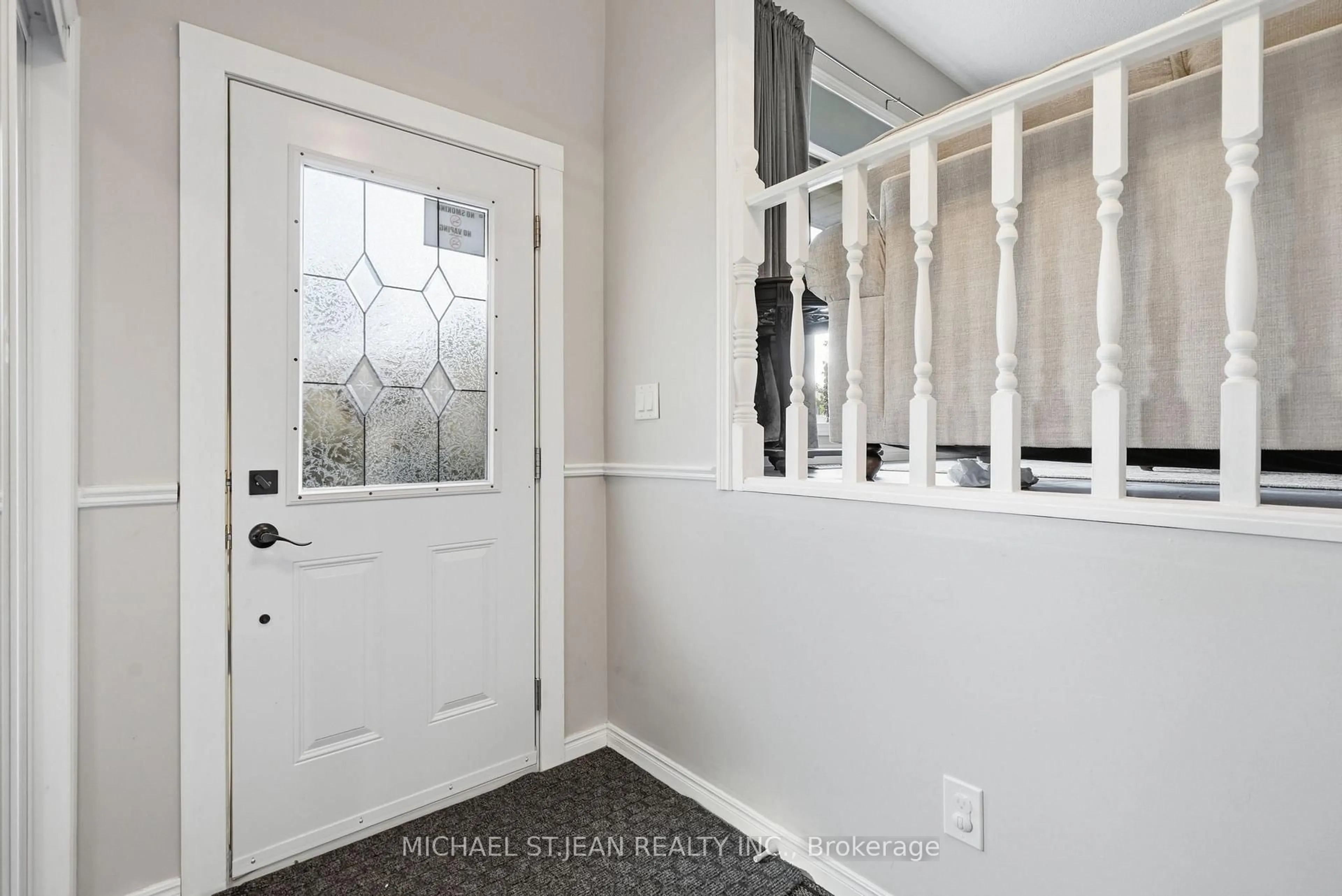 Indoor entryway for 50 Adis Ave, Hamilton Ontario L9C 6V3