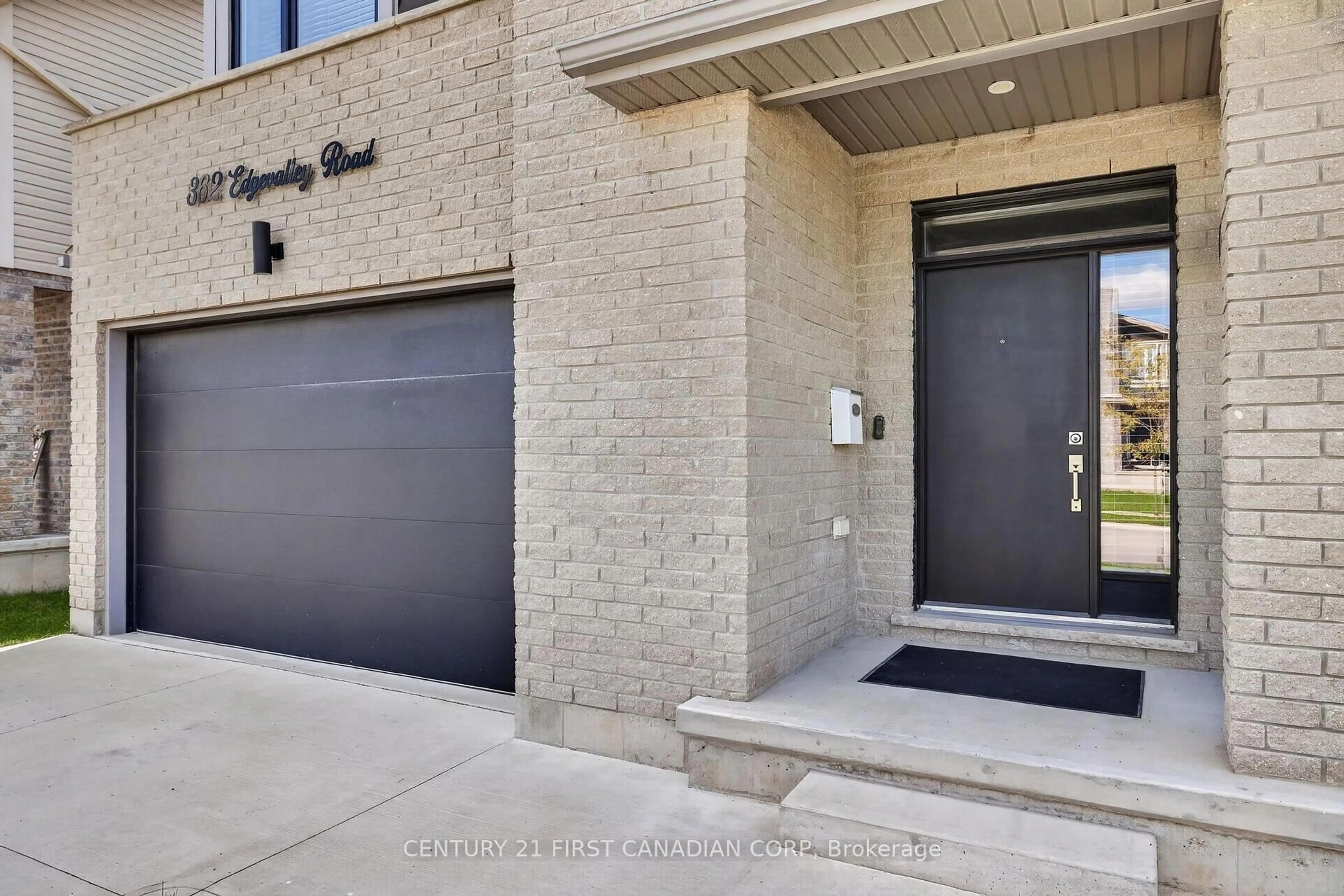 Indoor entryway for 362 Edgevalley Rd, London East Ontario N5V 0C3