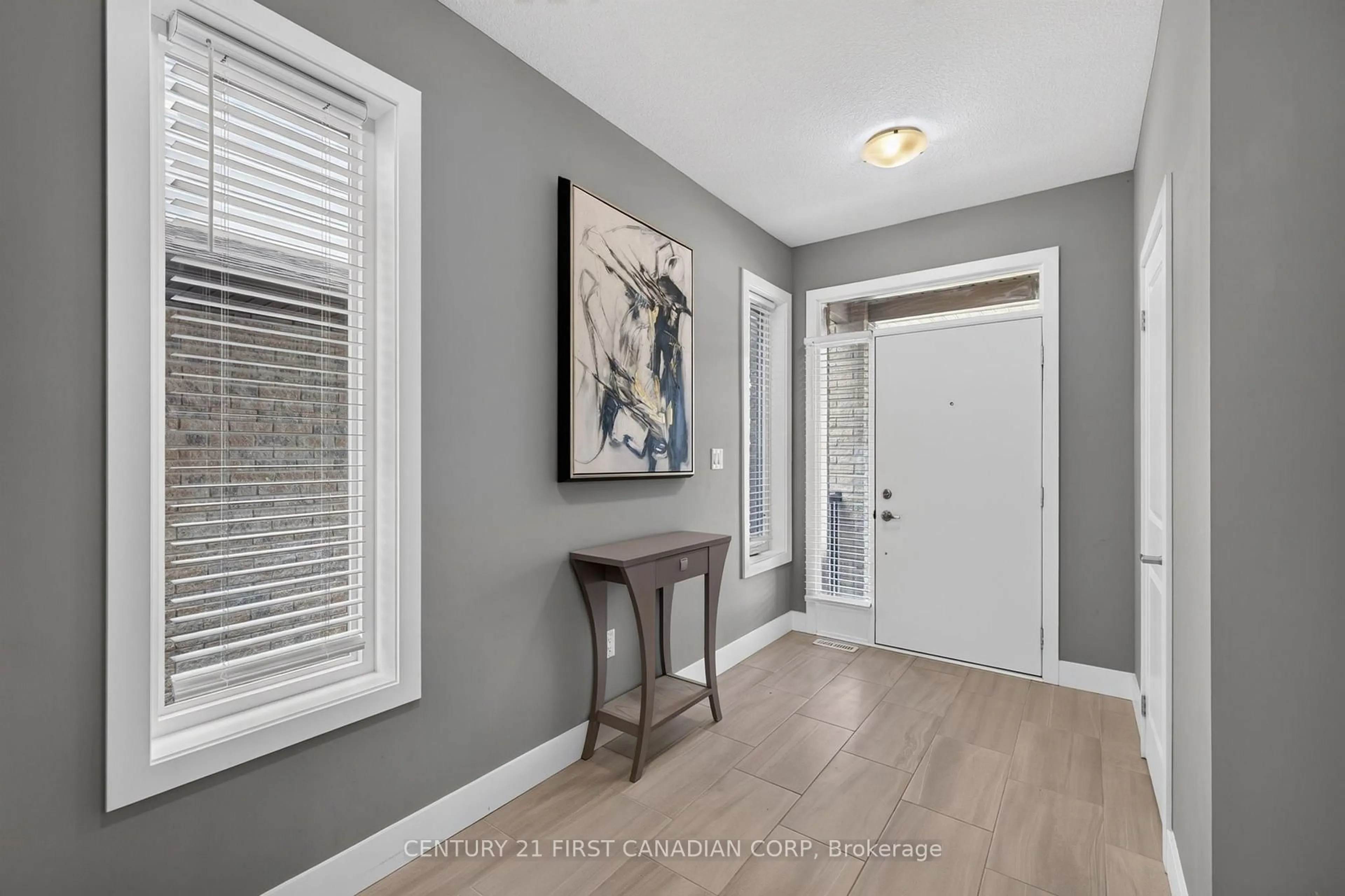 Indoor entryway for 362 Edgevalley Rd, London East Ontario N5V 0C3