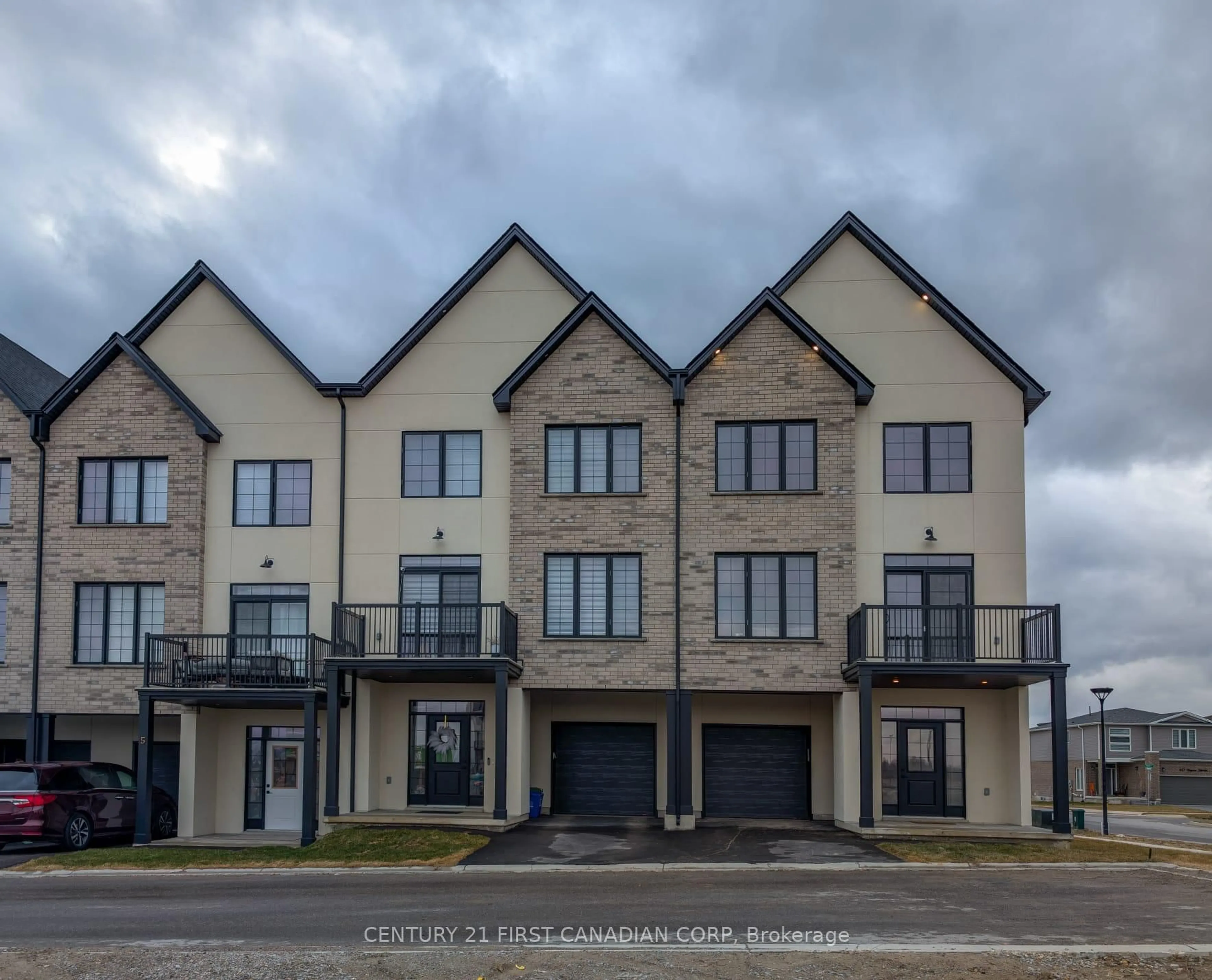 A pic from outside/outdoor area/front of a property/back of a property/a pic from drone, unknown for 235 Kennington Way #38, London South Ontario N6L 0J7