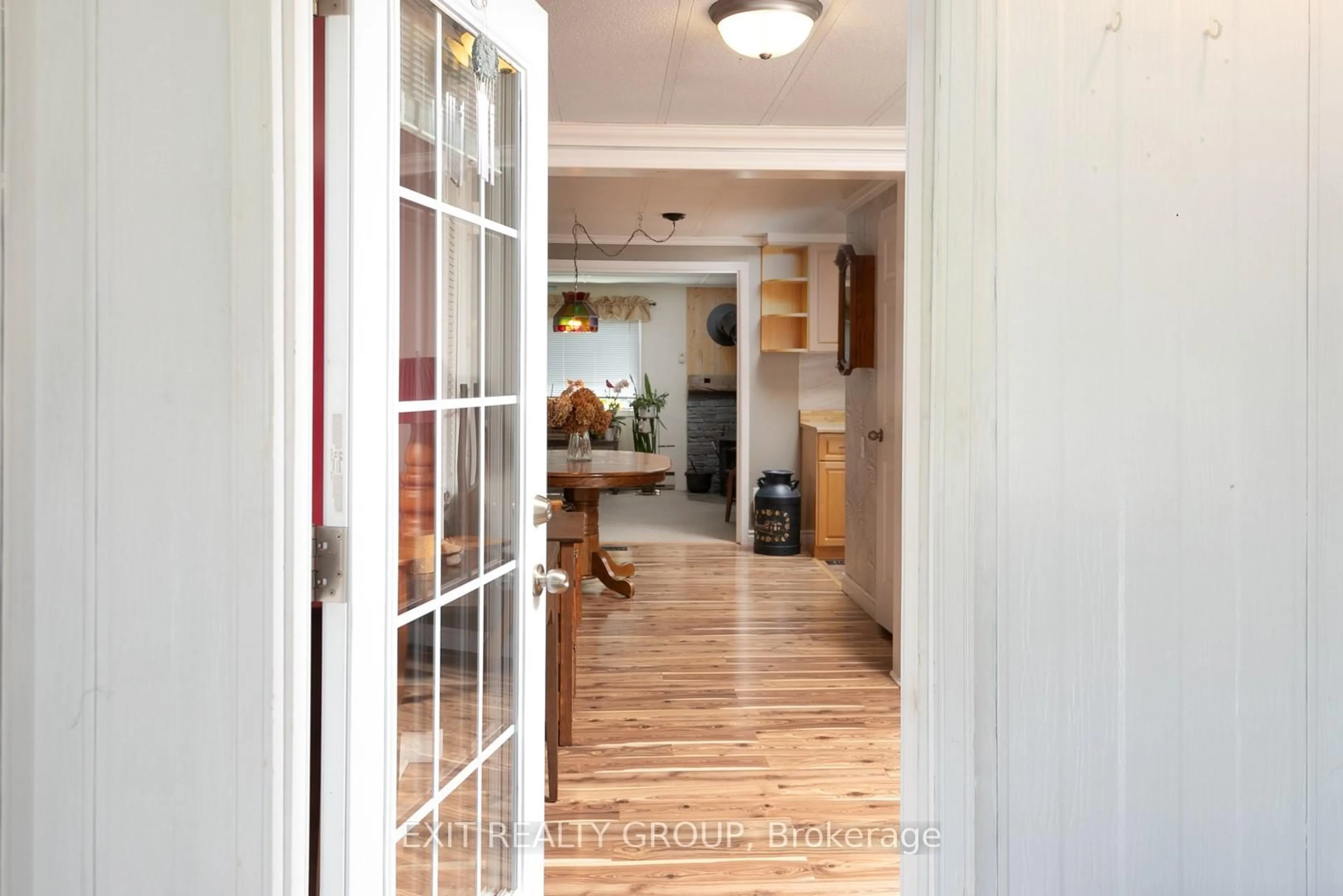 Indoor entryway for 107 Eastview Blvd, Quinte West Ontario K8N 4Z3