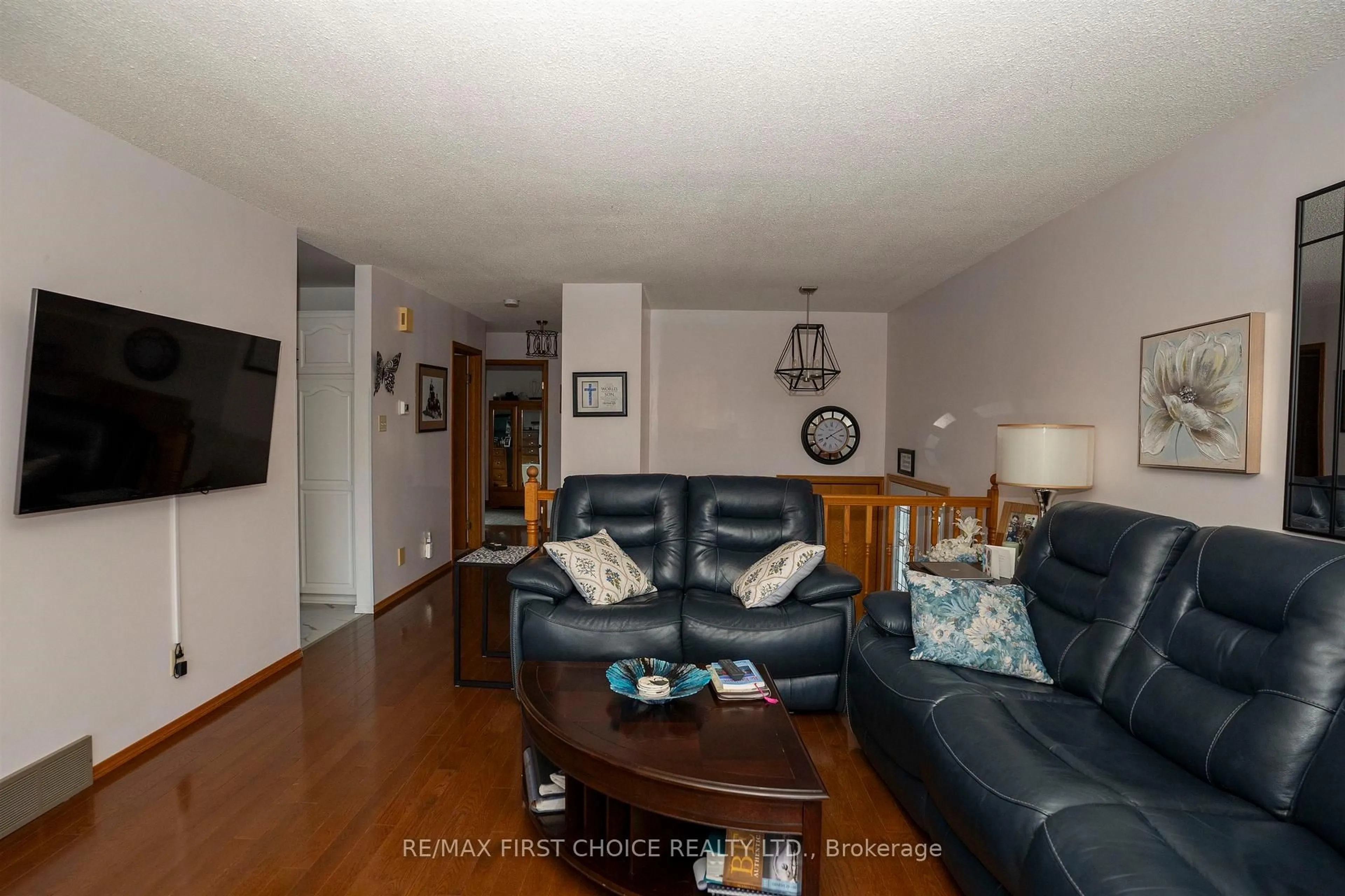 Living room with furniture, unknown for 224 London Dr, Thunder Bay Ontario P7A 7Z6