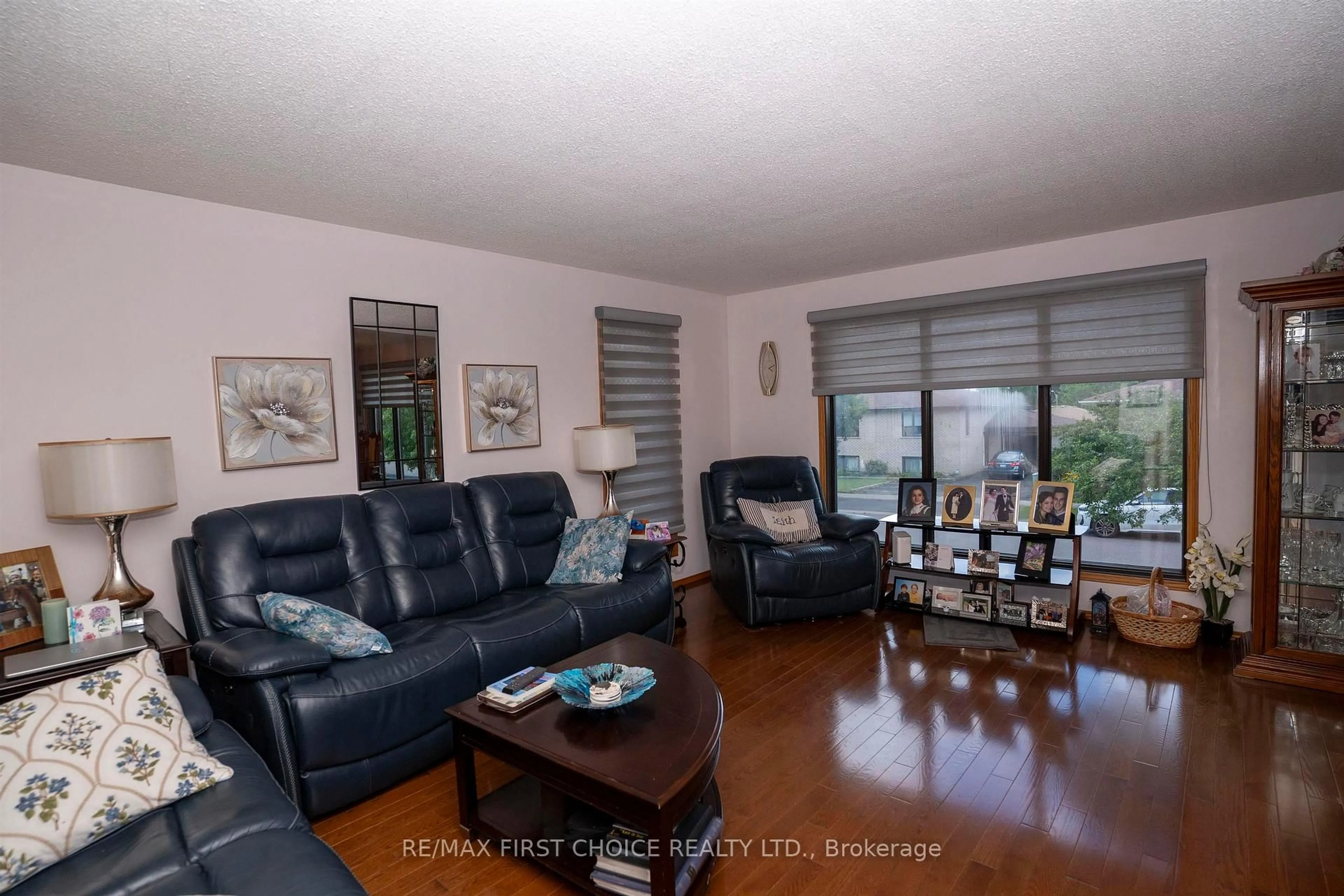 Living room with furniture, unknown for 224 London Dr, Thunder Bay Ontario P7A 7Z6
