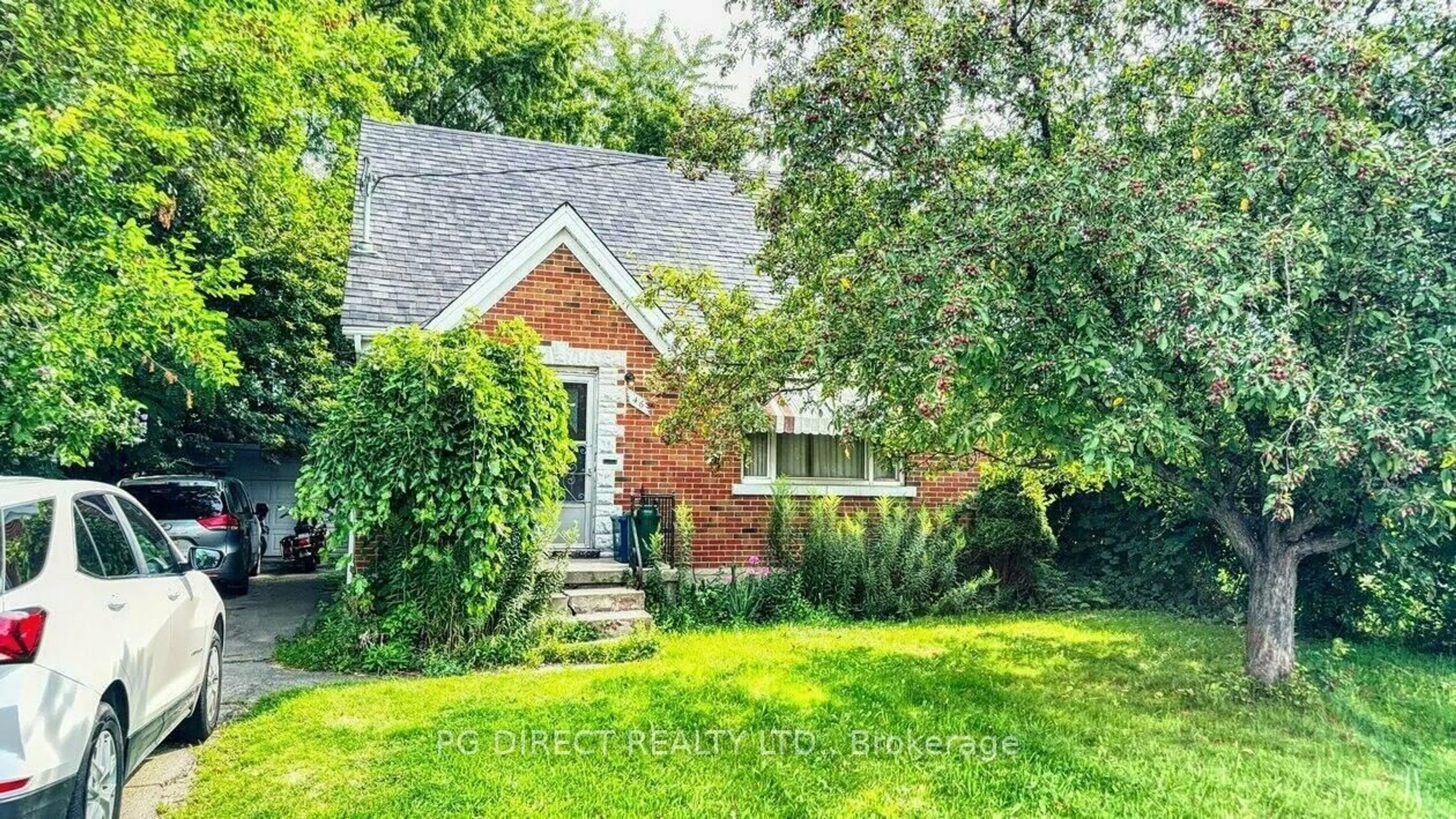 Home with brick exterior material, street for 46 Edna St, Kitchener Ontario N2H 6S1