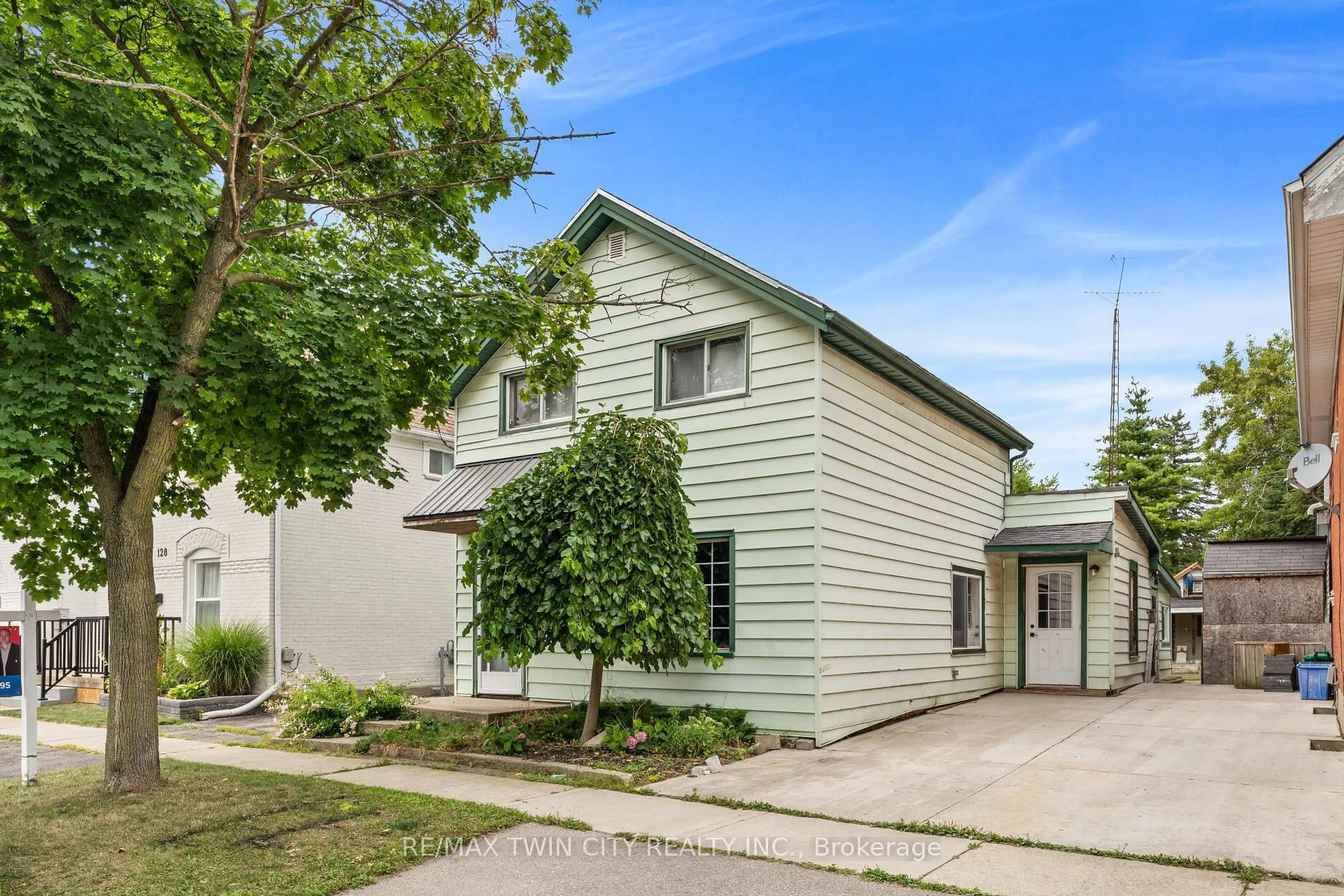 Home with vinyl exterior material, street for 126 Cayuga St, Brantford Ontario N3S 1X4