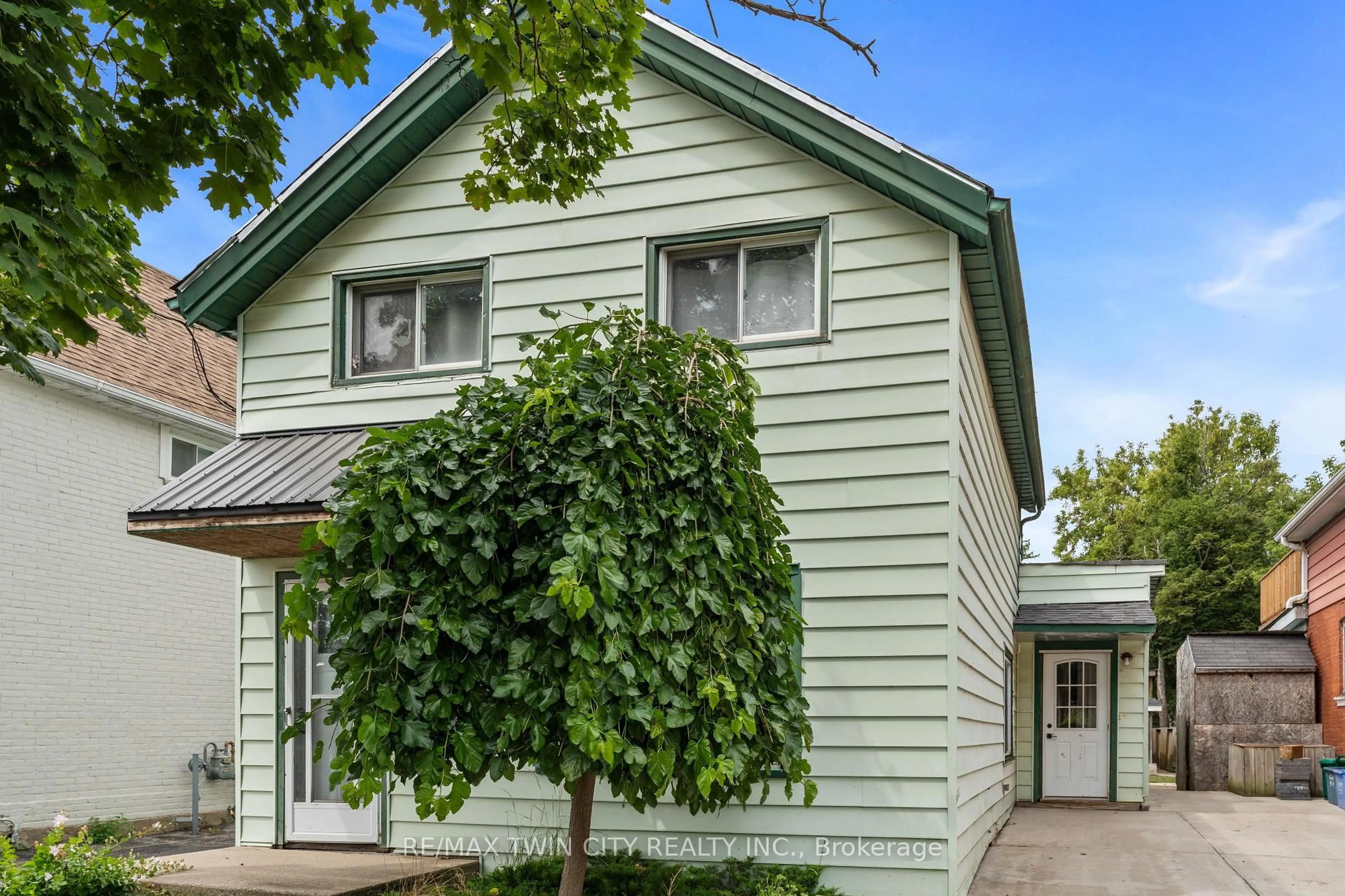 Home with vinyl exterior material, street for 126 Cayuga St, Brantford Ontario N3S 1X4