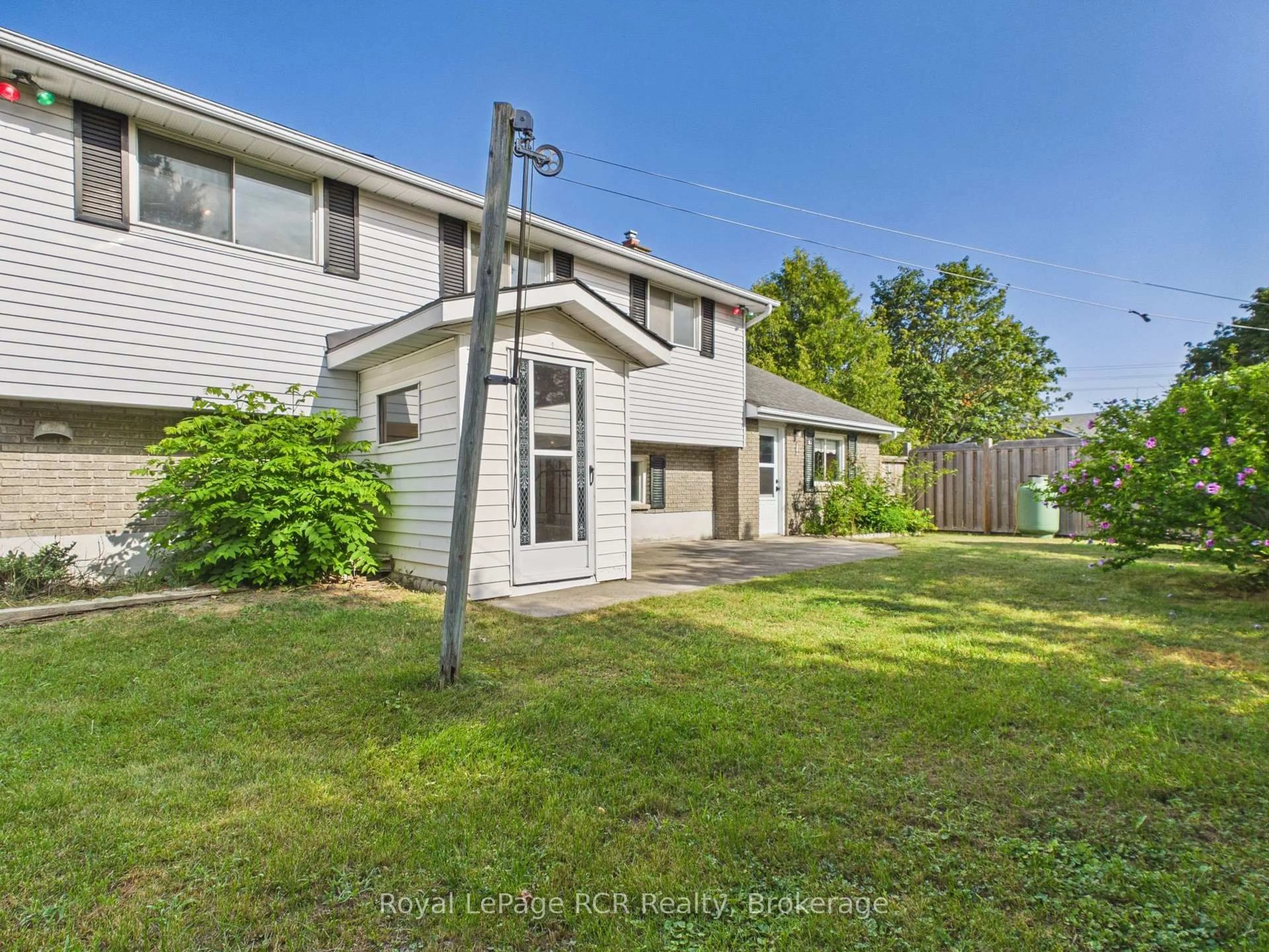 A pic from outside/outdoor area/front of a property/back of a property/a pic from drone, street for 693 Macyoung Dr, Kincardine Ontario N2Z 1T1