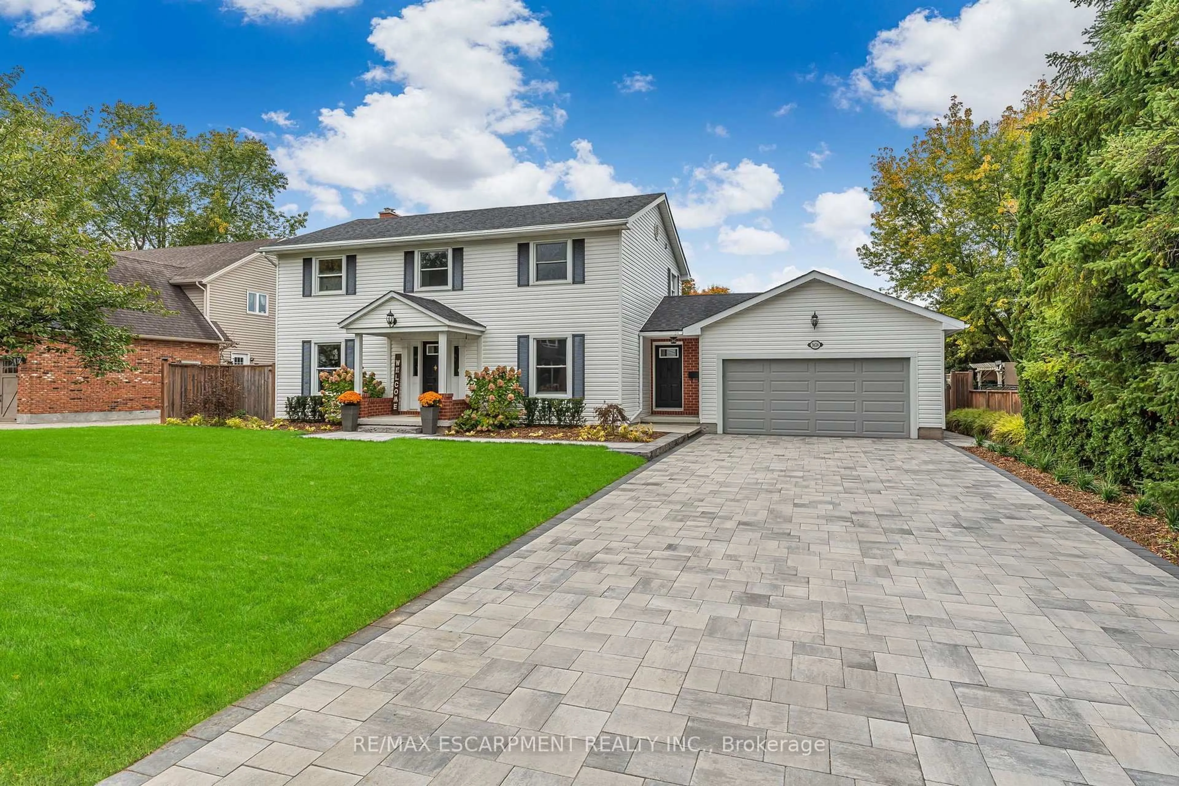 Home with brick exterior material, street for 3626 Glen Elgin Dr, Lincoln Ontario L0R 1S0