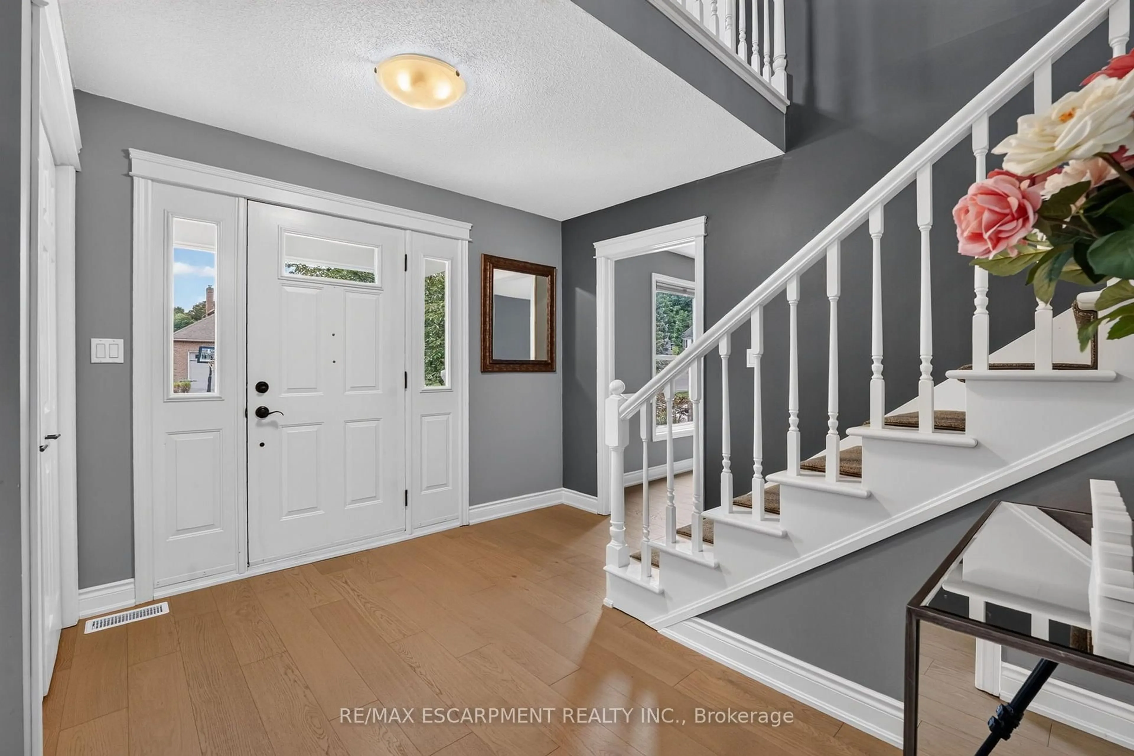 Indoor entryway for 3626 Glen Elgin Dr, Lincoln Ontario L0R 1S0