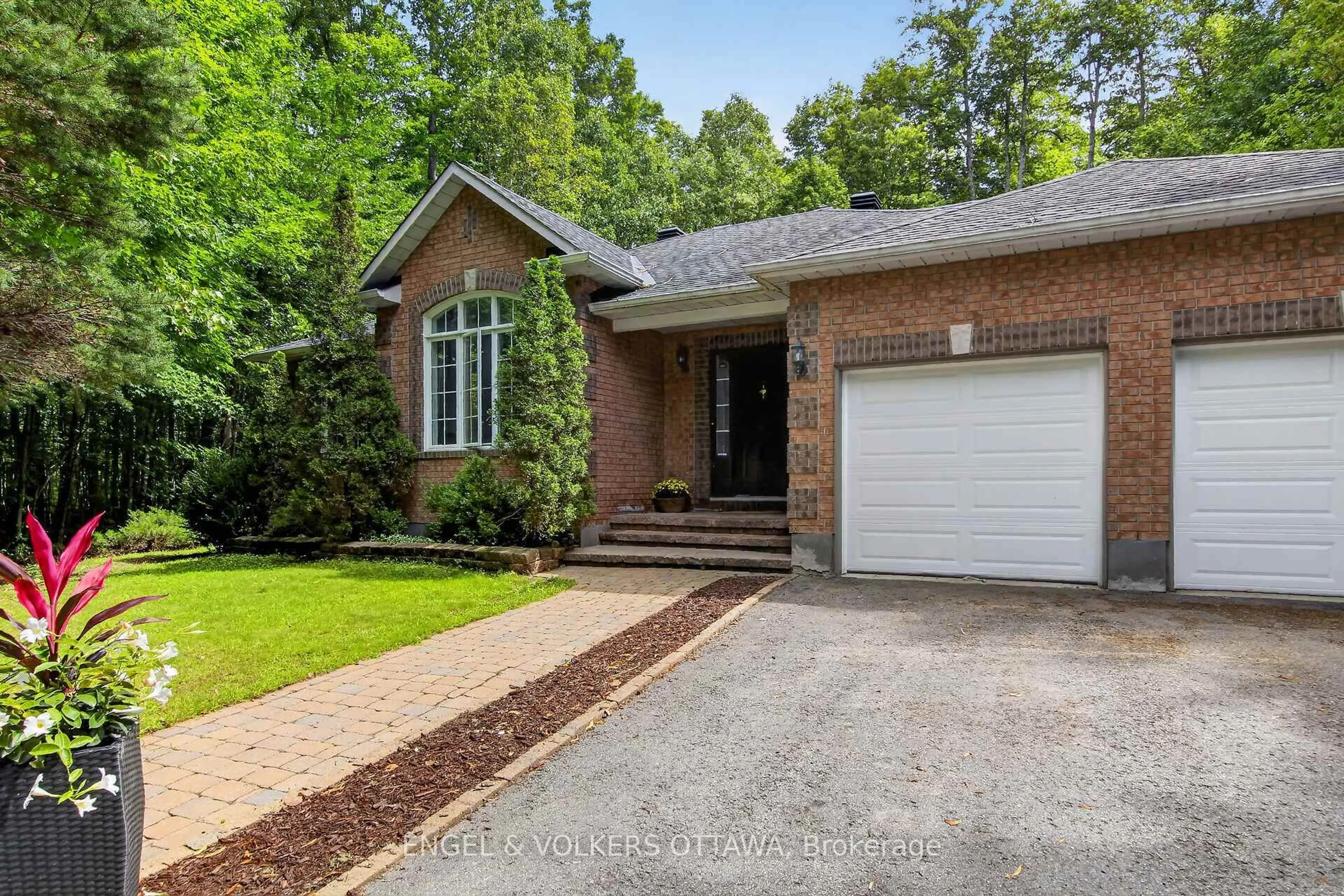 Home with brick exterior material, street for 1027 Glenashton Rd, Ashton Ontario K0A 1B0