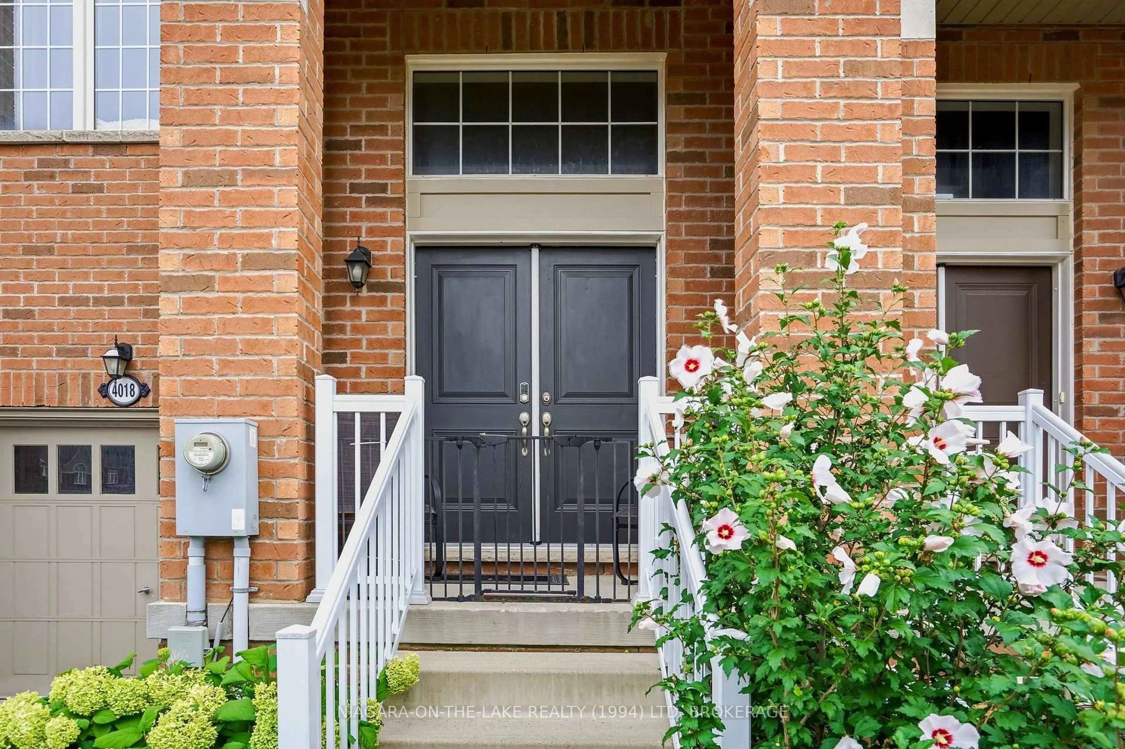 Indoor entryway for 4018 Fracchioni Dr, Lincoln Ontario L3J 0R8