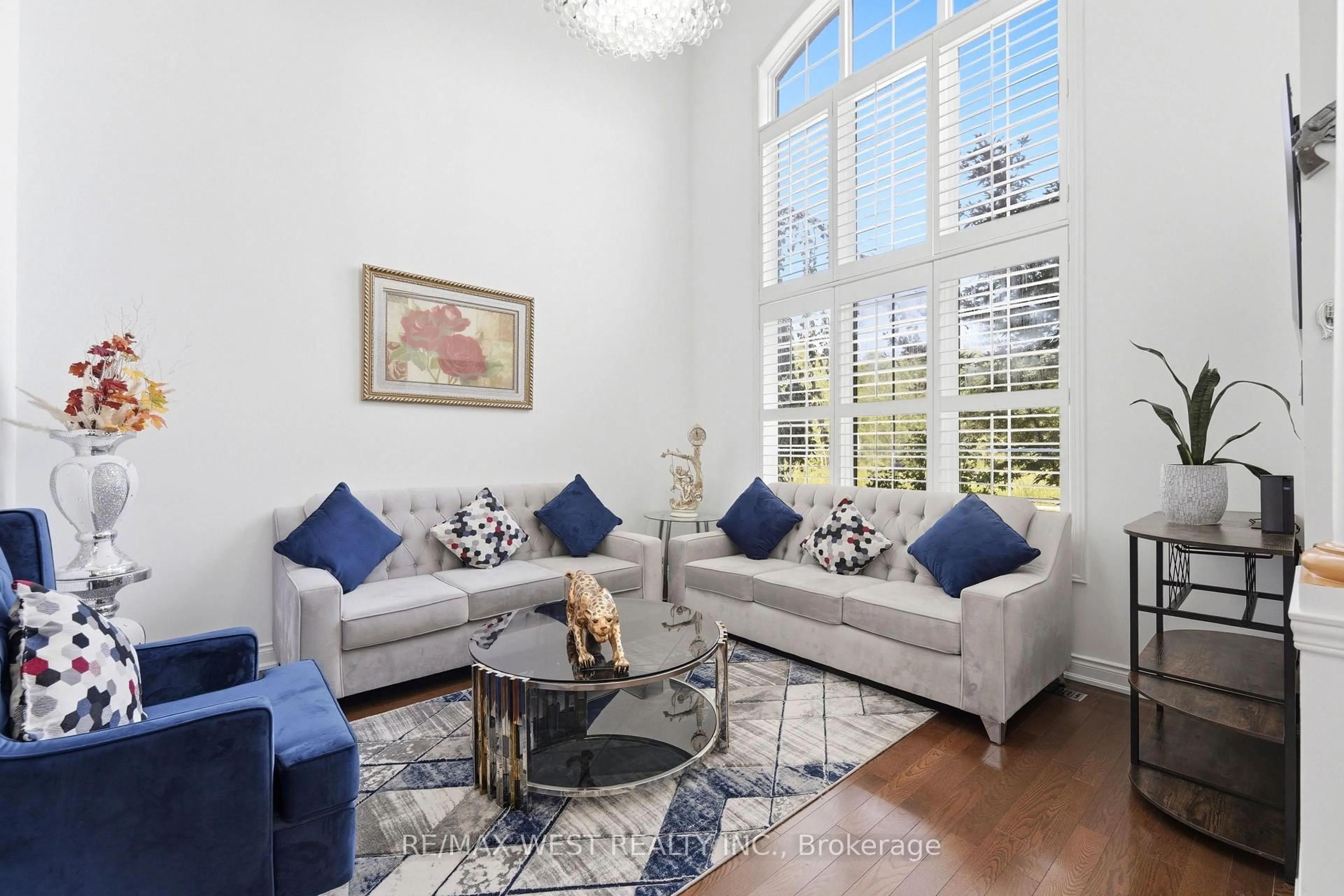 Living room with furniture, unknown for 356 Robert Ferrie Dr, Kitchener Ontario N2P 2Y6