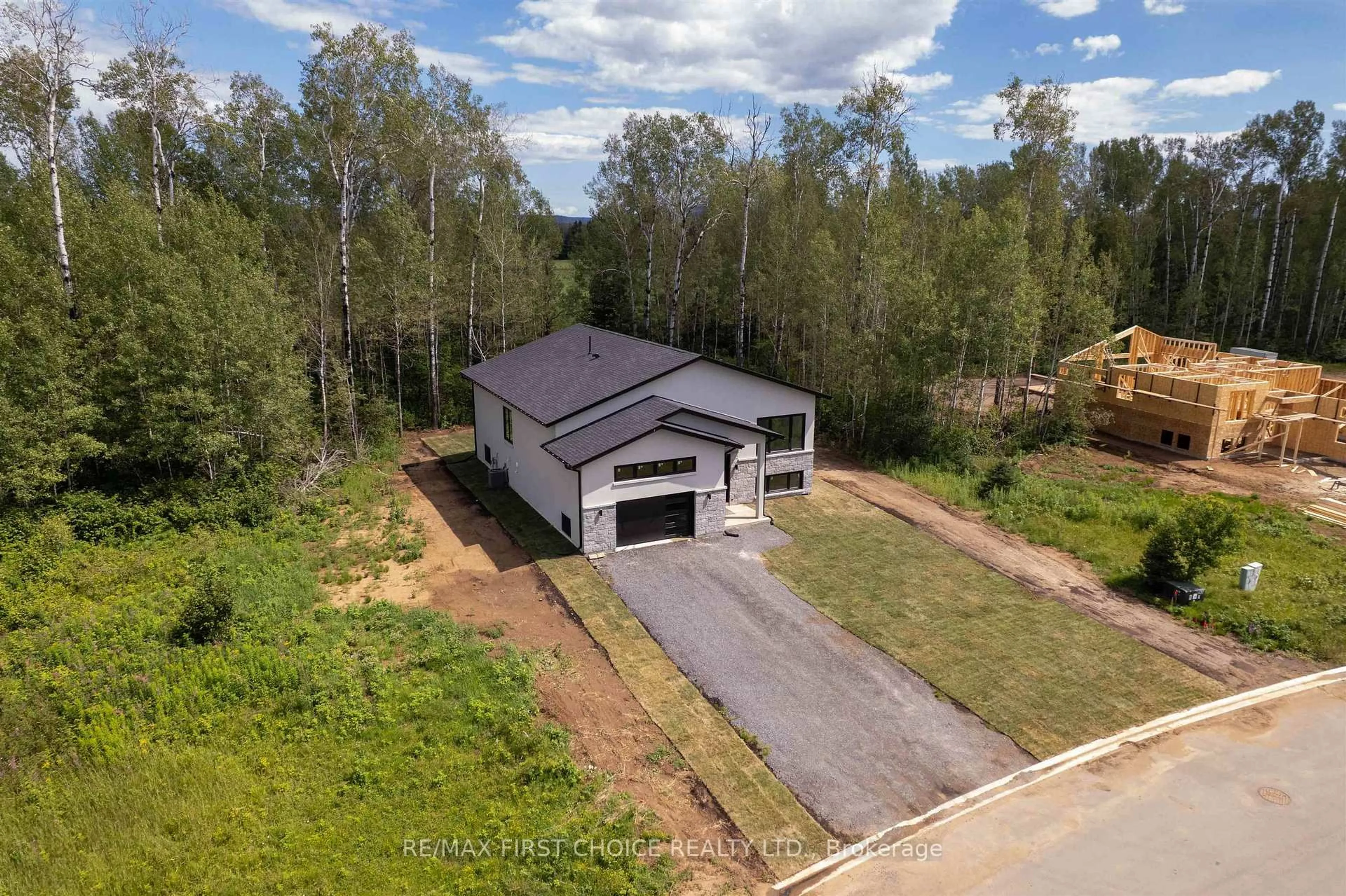A pic from outside/outdoor area/front of a property/back of a property/a pic from drone, building for 3435 King George's Park Dr, Oliver Paipoonge Ontario P7K 0V5