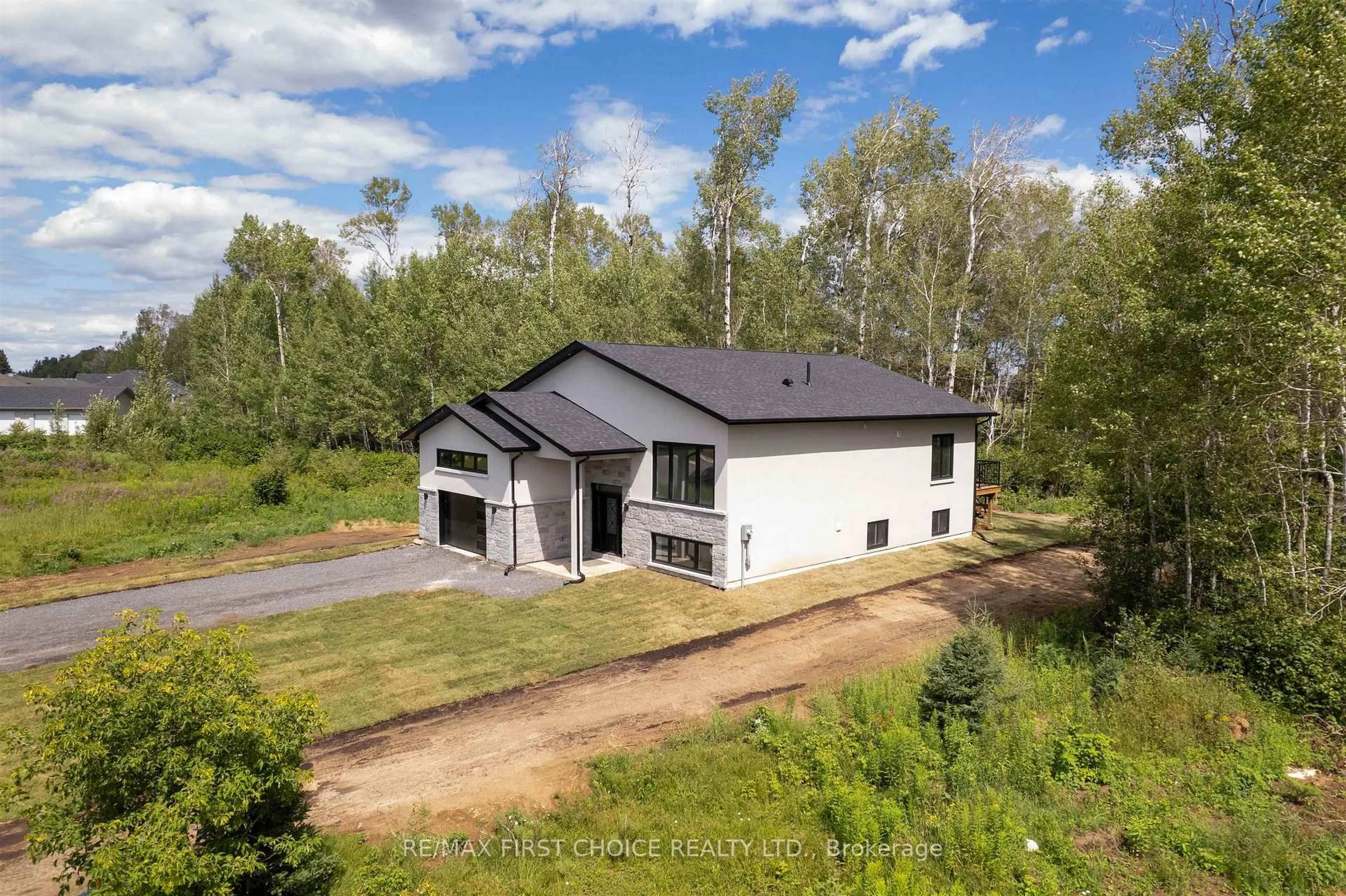A pic from outside/outdoor area/front of a property/back of a property/a pic from drone, building for 3435 King George's Park Dr, Oliver Paipoonge Ontario P7K 0V5