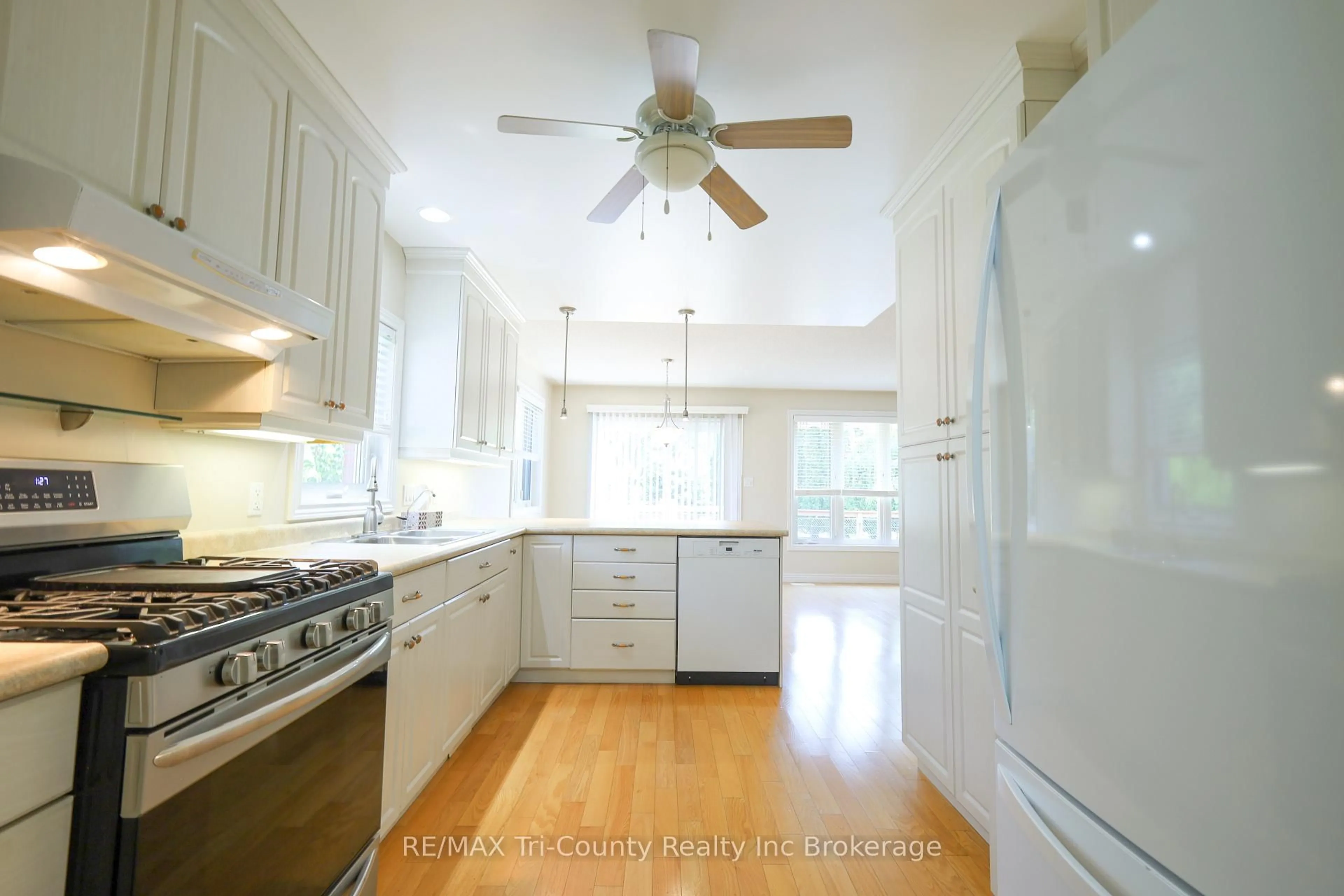 Open concept kitchen, ceramic/tile floor for 126 Weston Dr, Tillsonburg Ontario N4G 5X1