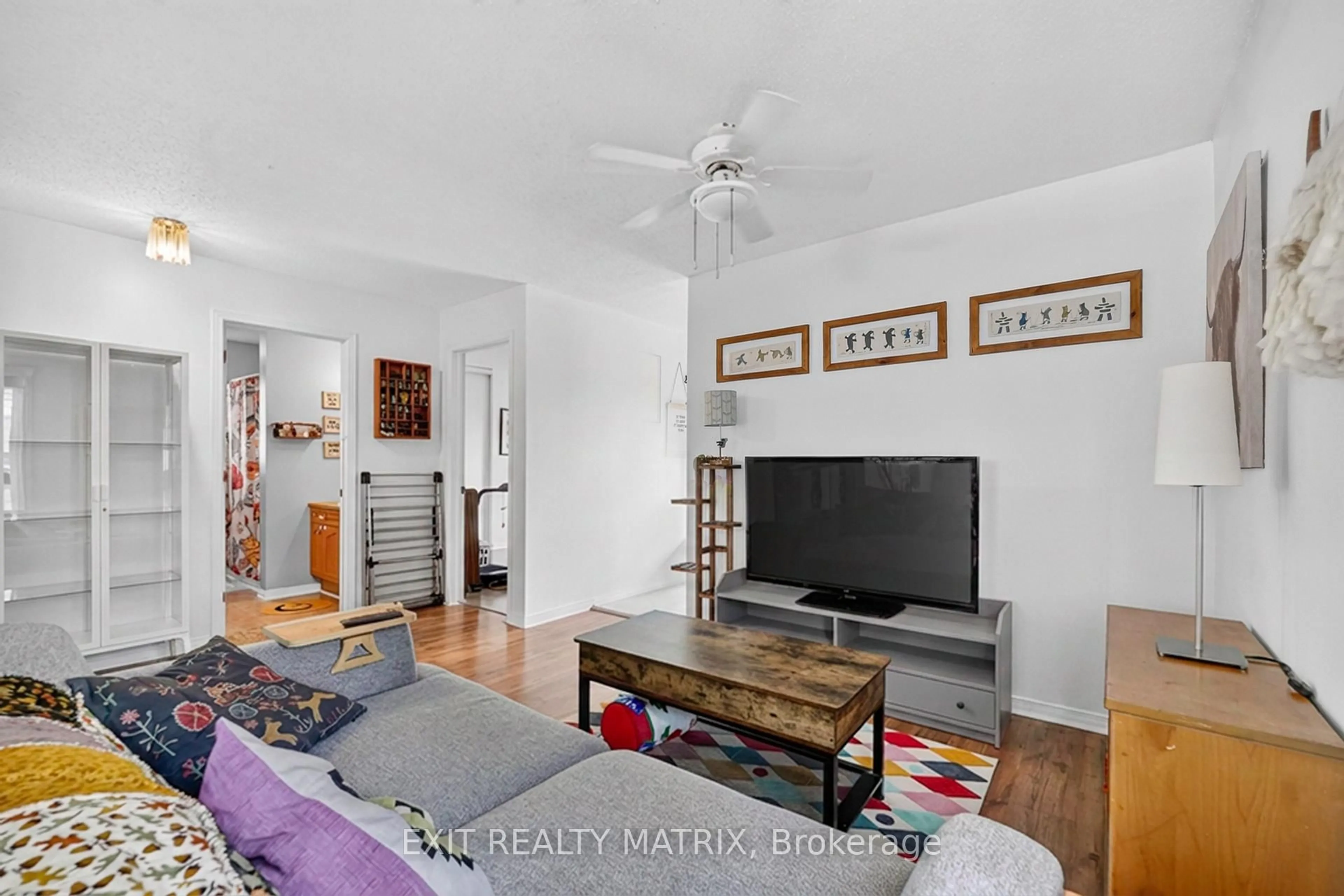 Living room with furniture, unknown for 239 Stiver St, Russell Ontario K4R 1G9