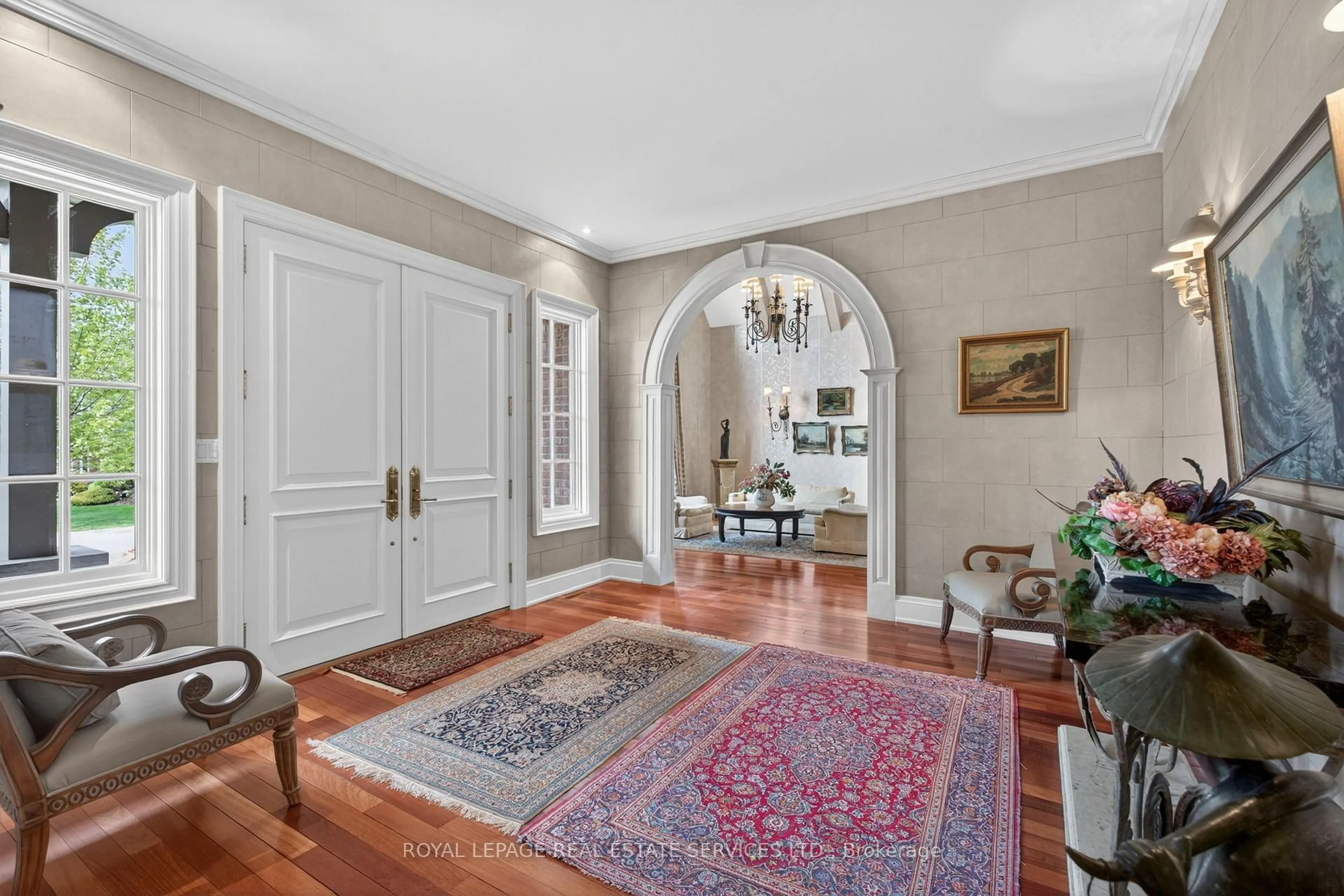 Indoor foyer for 3476 Vinehaven Tr, Lincoln Ontario L0R 2C0
