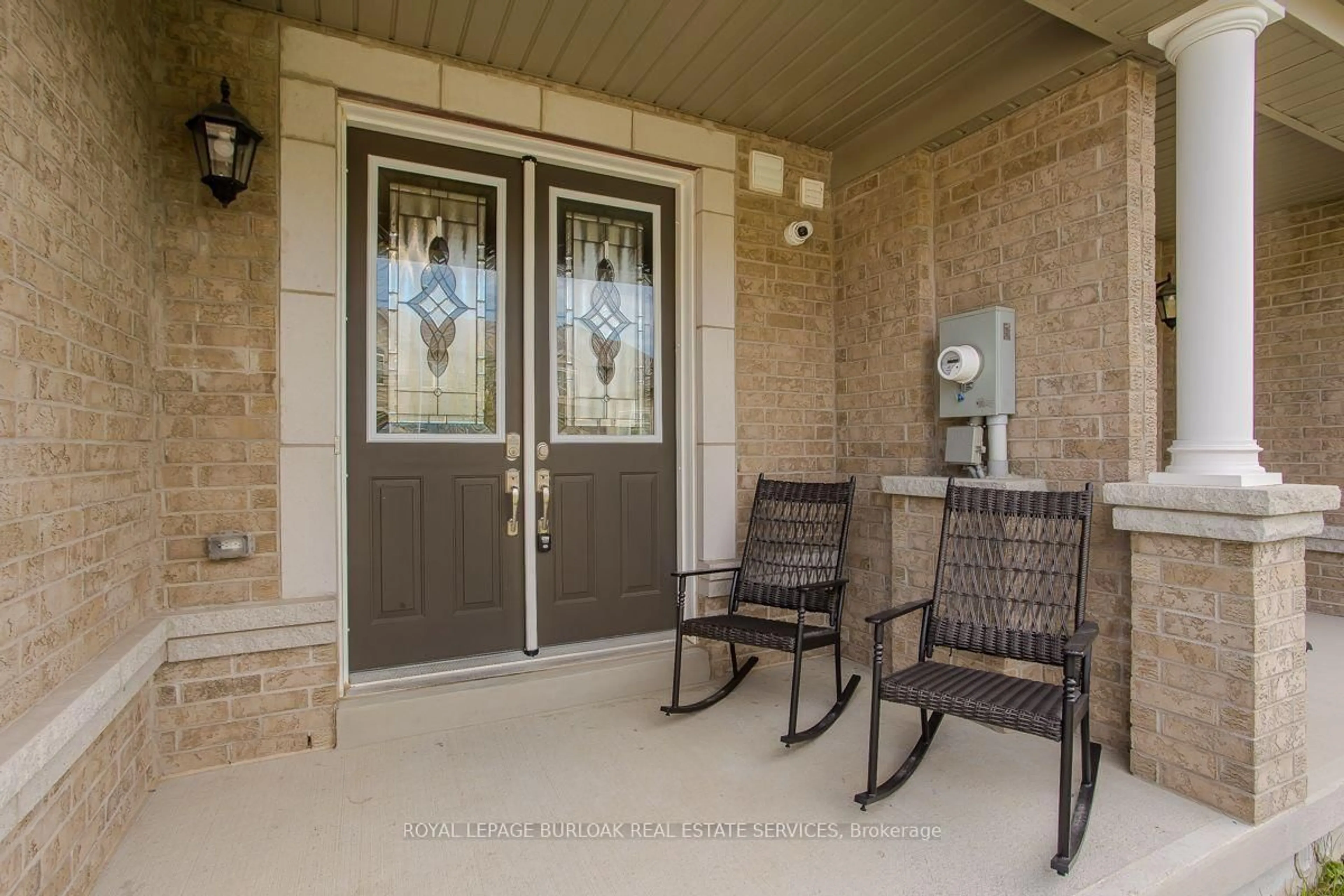 Indoor entryway for 11 Cooley Grve, Hamilton Ontario L9K 0J7