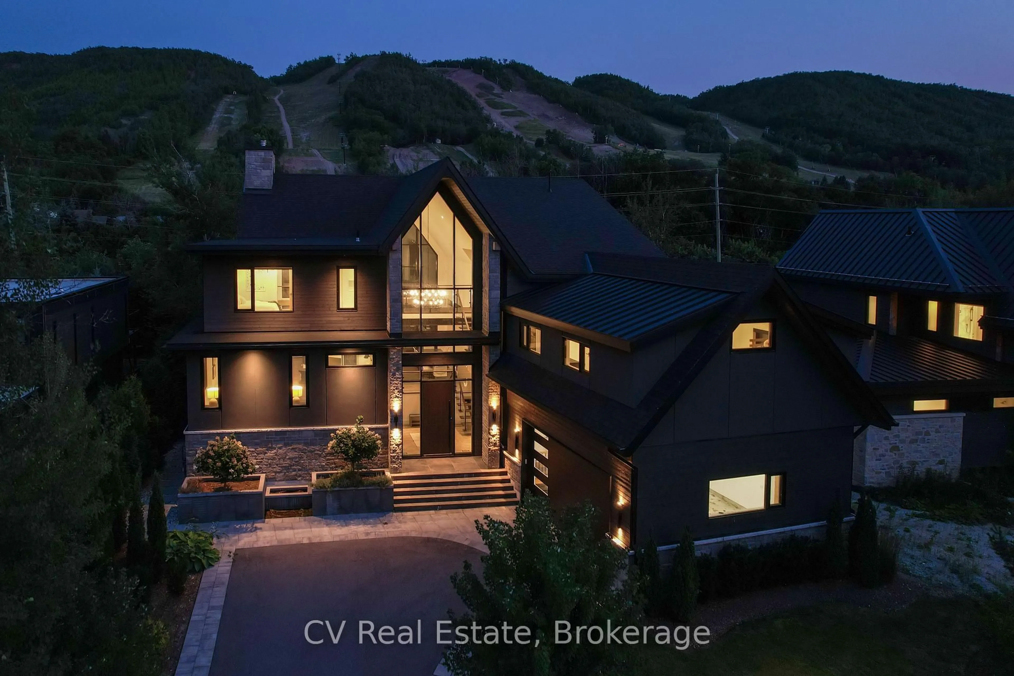 A pic from outside/outdoor area/front of a property/back of a property/a pic from drone, mountain view for 152 Delphi Lane, Blue Mountains Ontario N0H 1J0
