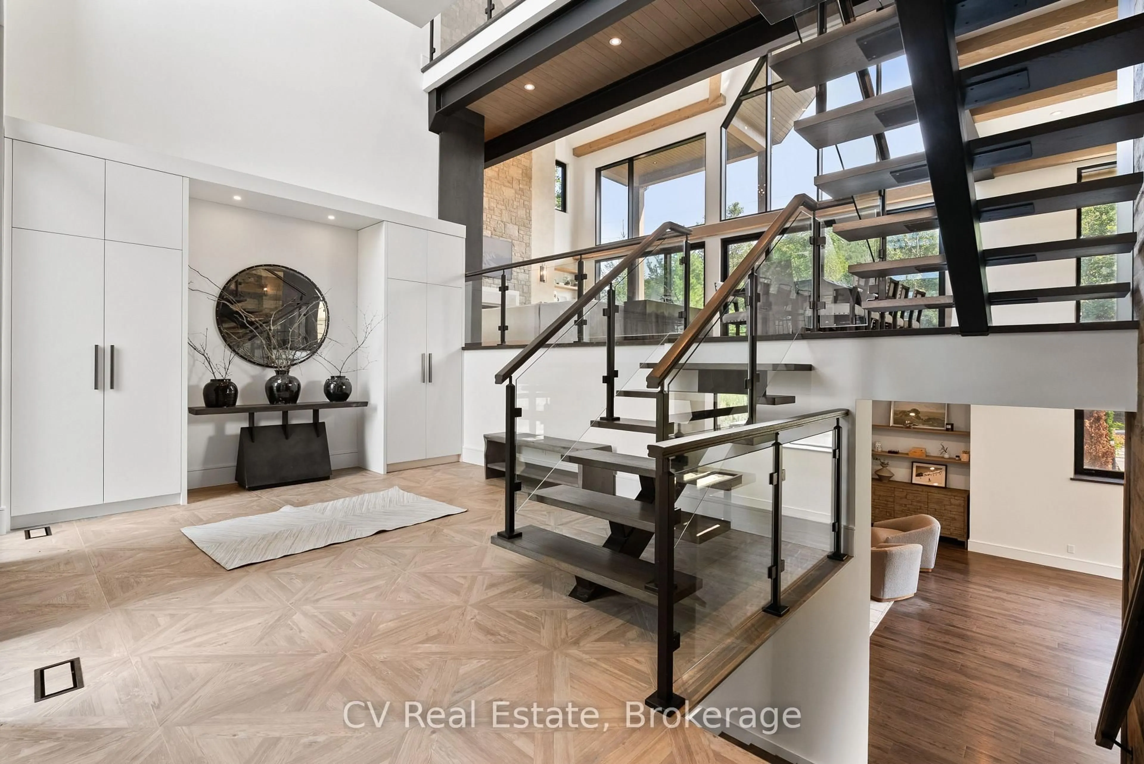 Indoor foyer for 152 Delphi Lane, Blue Mountains Ontario N0H 1J0