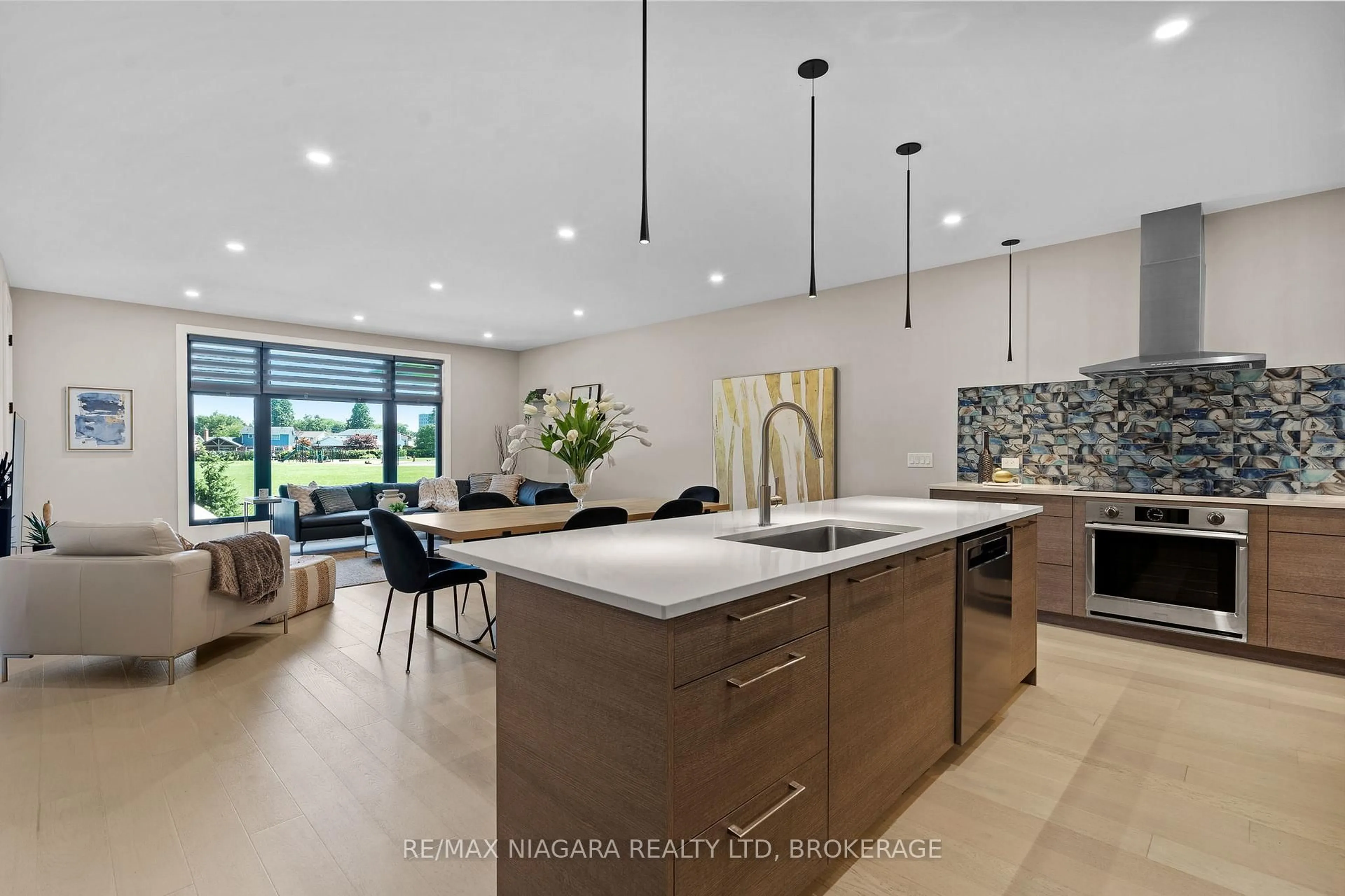 Open concept kitchen, ceramic/tile floor for 37 PEACH TREE Common, St. Catharines Ontario L2N 0B6