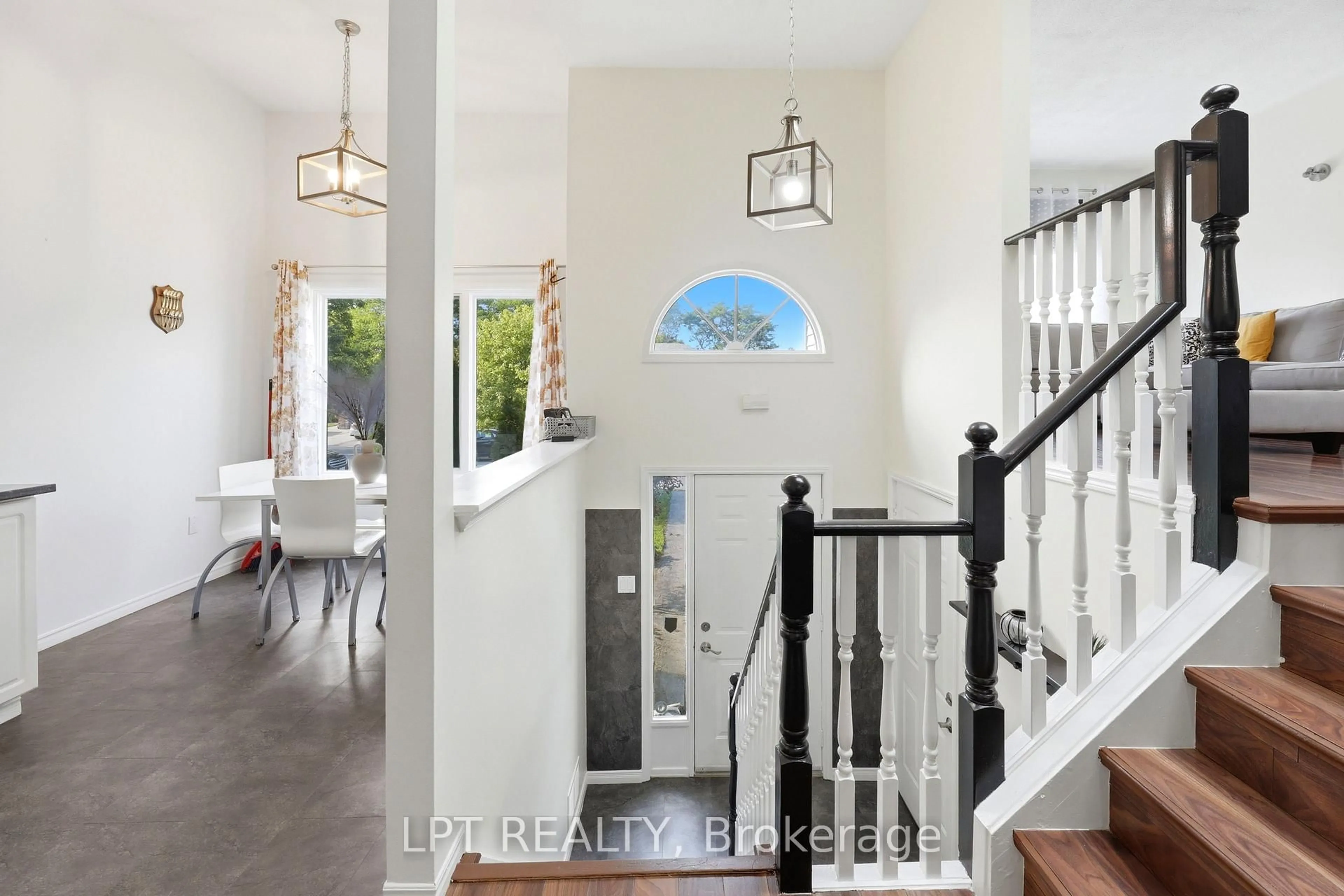 Indoor entryway for 79 Sunrise Cres, London East Ontario N5V 4V8